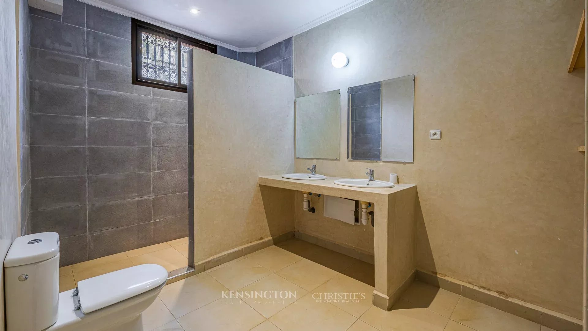 8 Bedroom Villa/Townhouse's Image 18