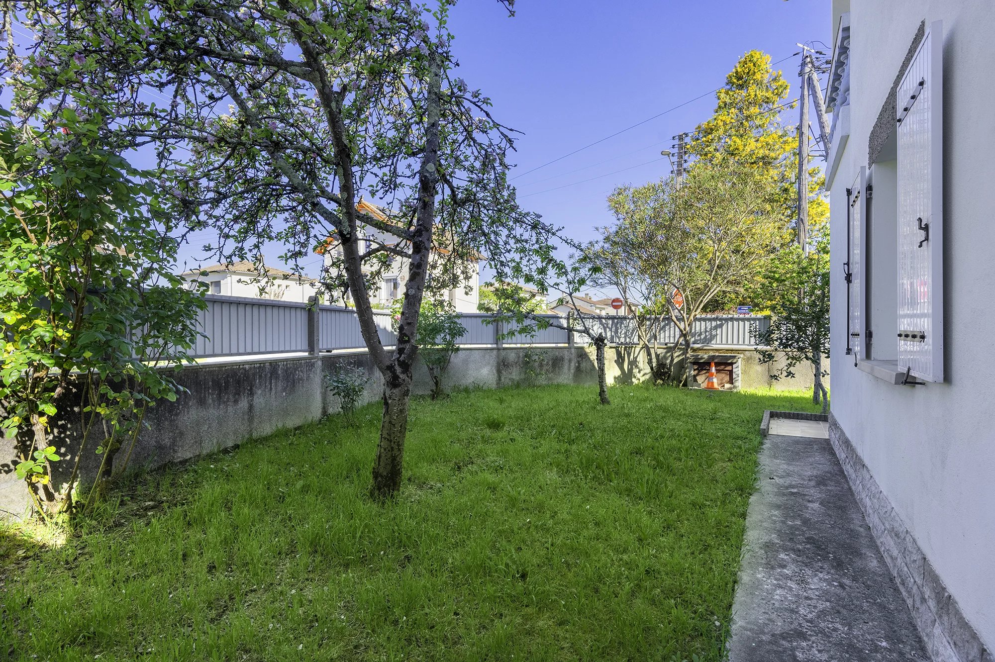 Maison familiale avec jardin proche centre-ville - Photo 2