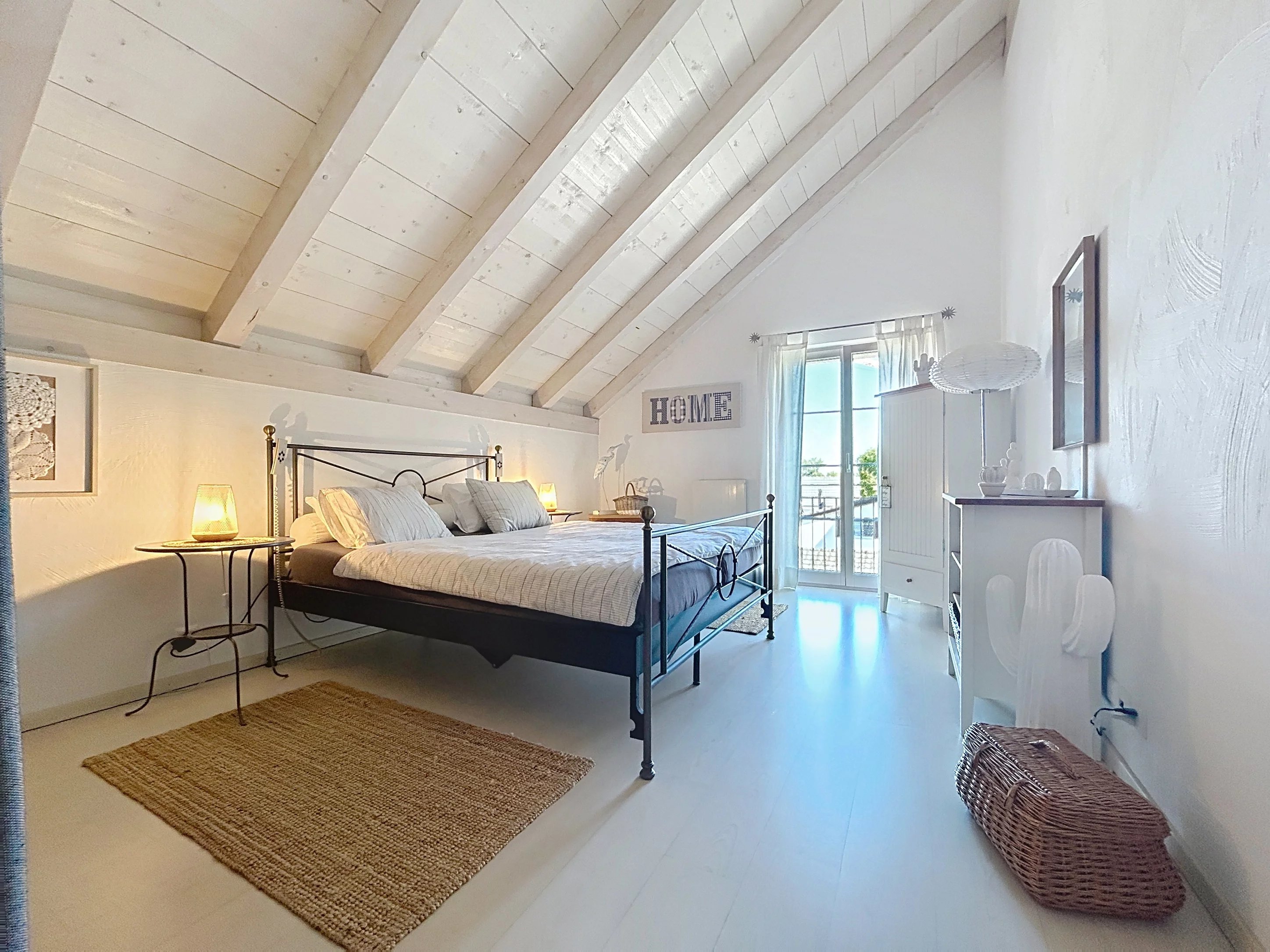 Spacieuse villa familiale de caractère avec vaste jardin (Laténa)