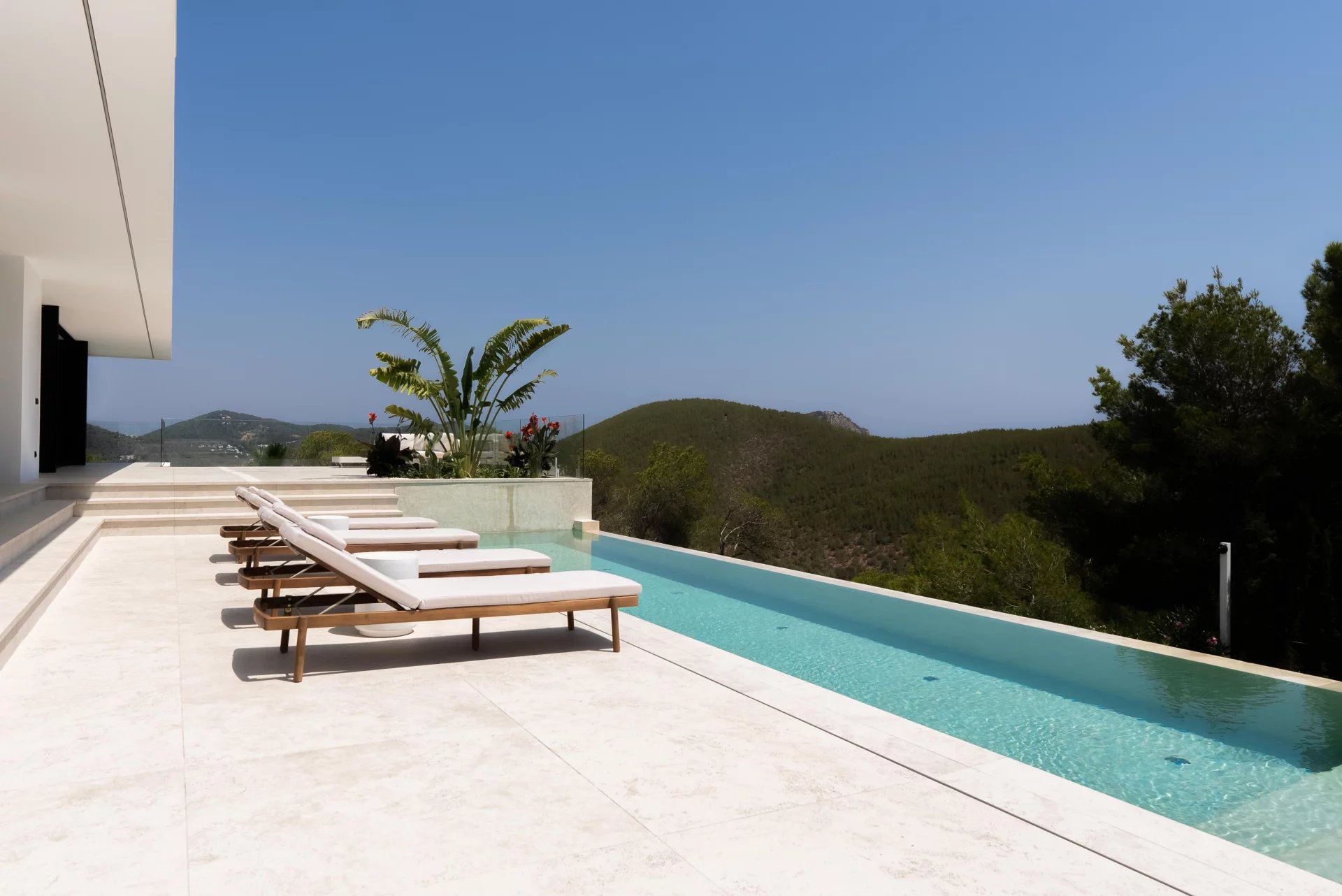 Exclusive villa with sea views