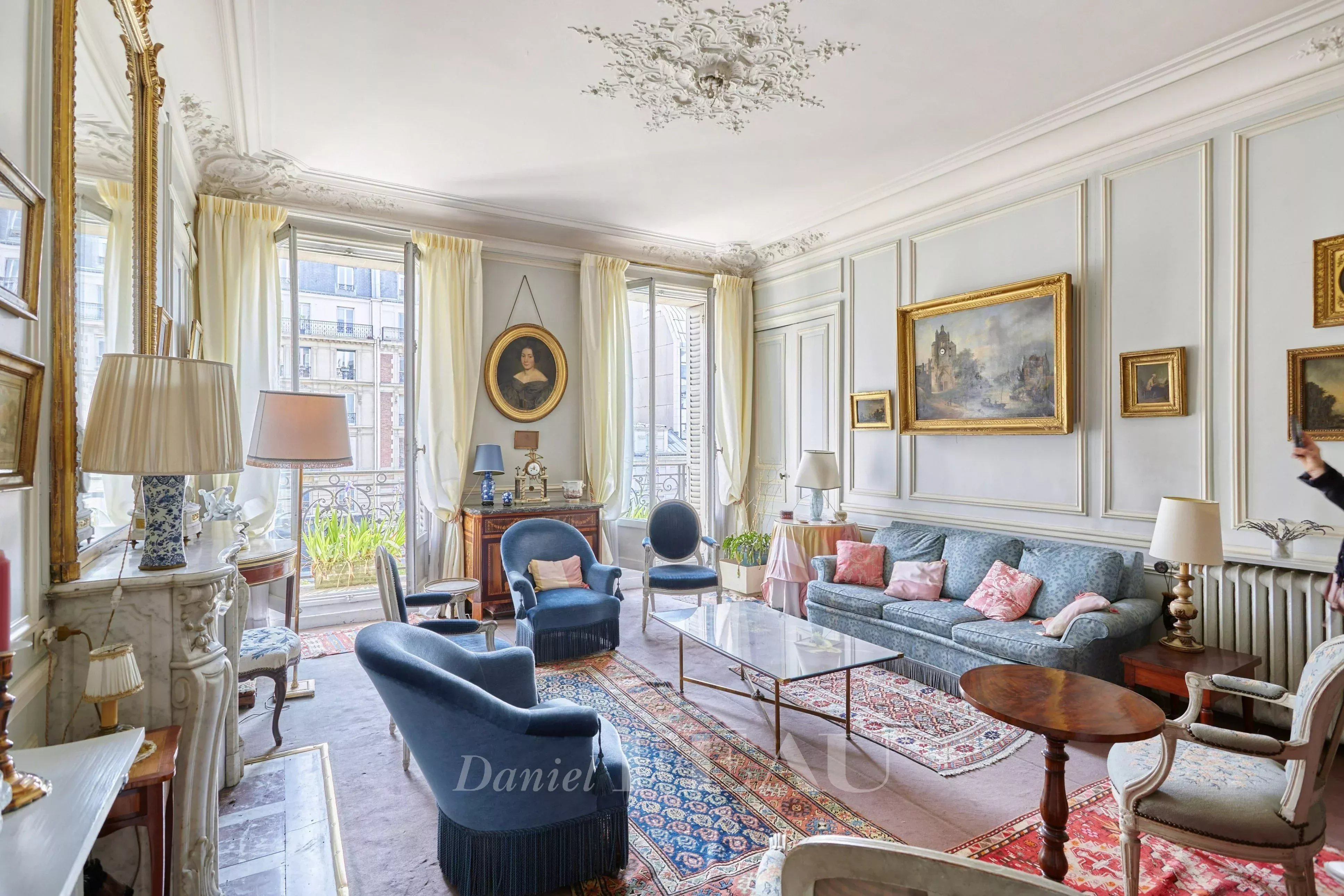 Sale Apartment Paris 17th