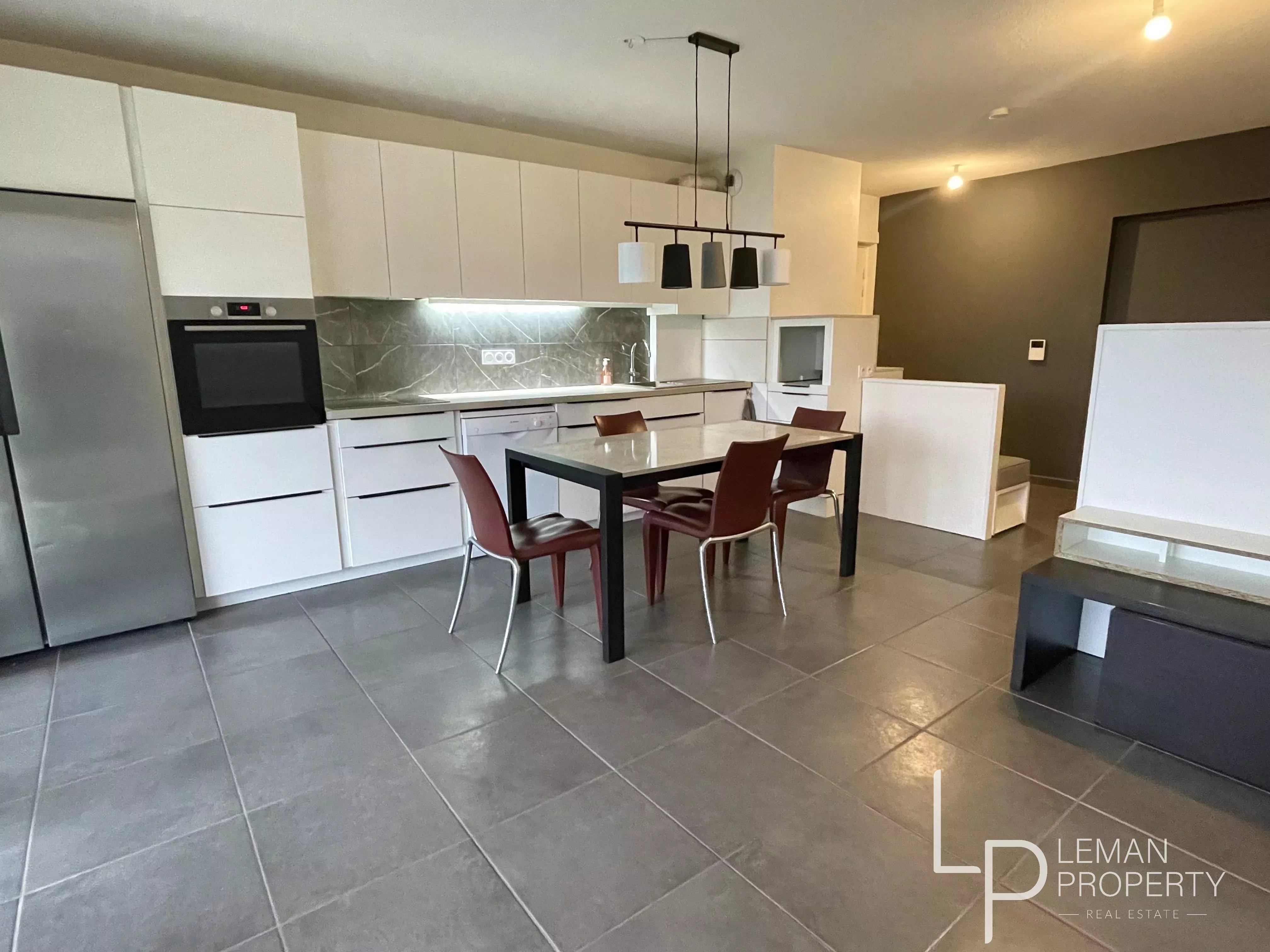  disponible à la vente à 