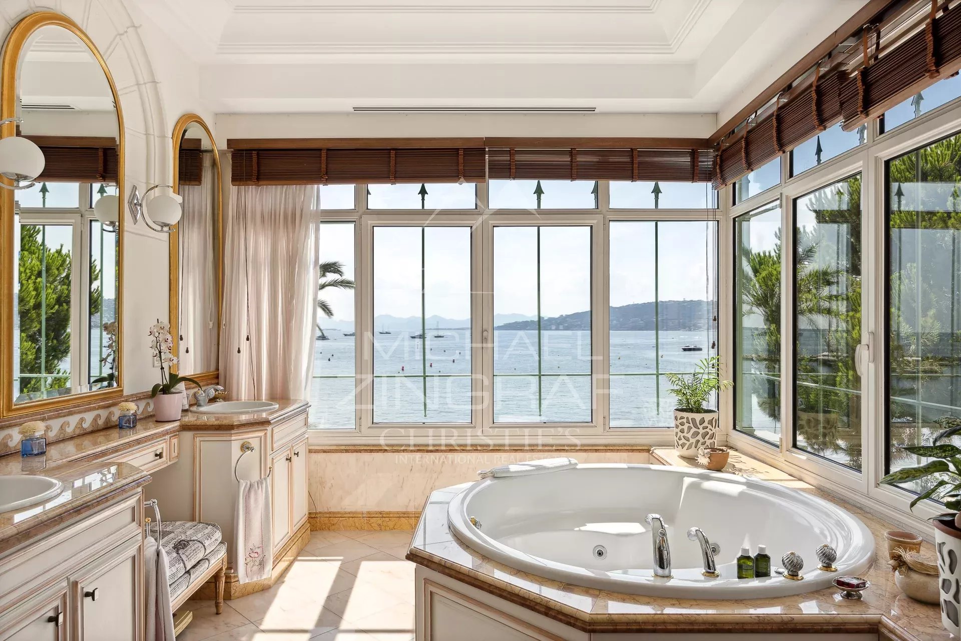 8 Bedroom Villa/Townhouse's Image 8