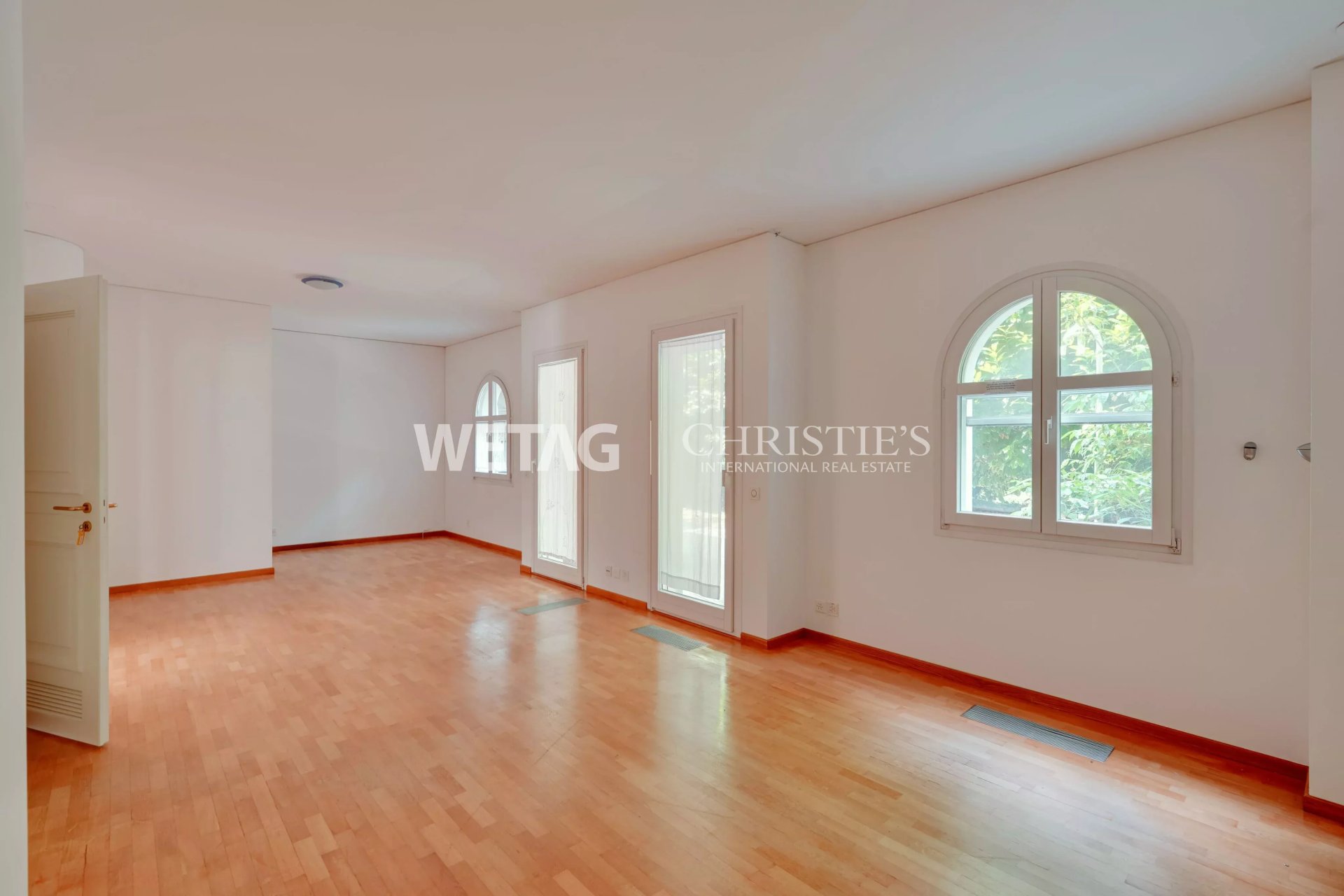 7 Bedroom Villa/Townhouse's Image 7