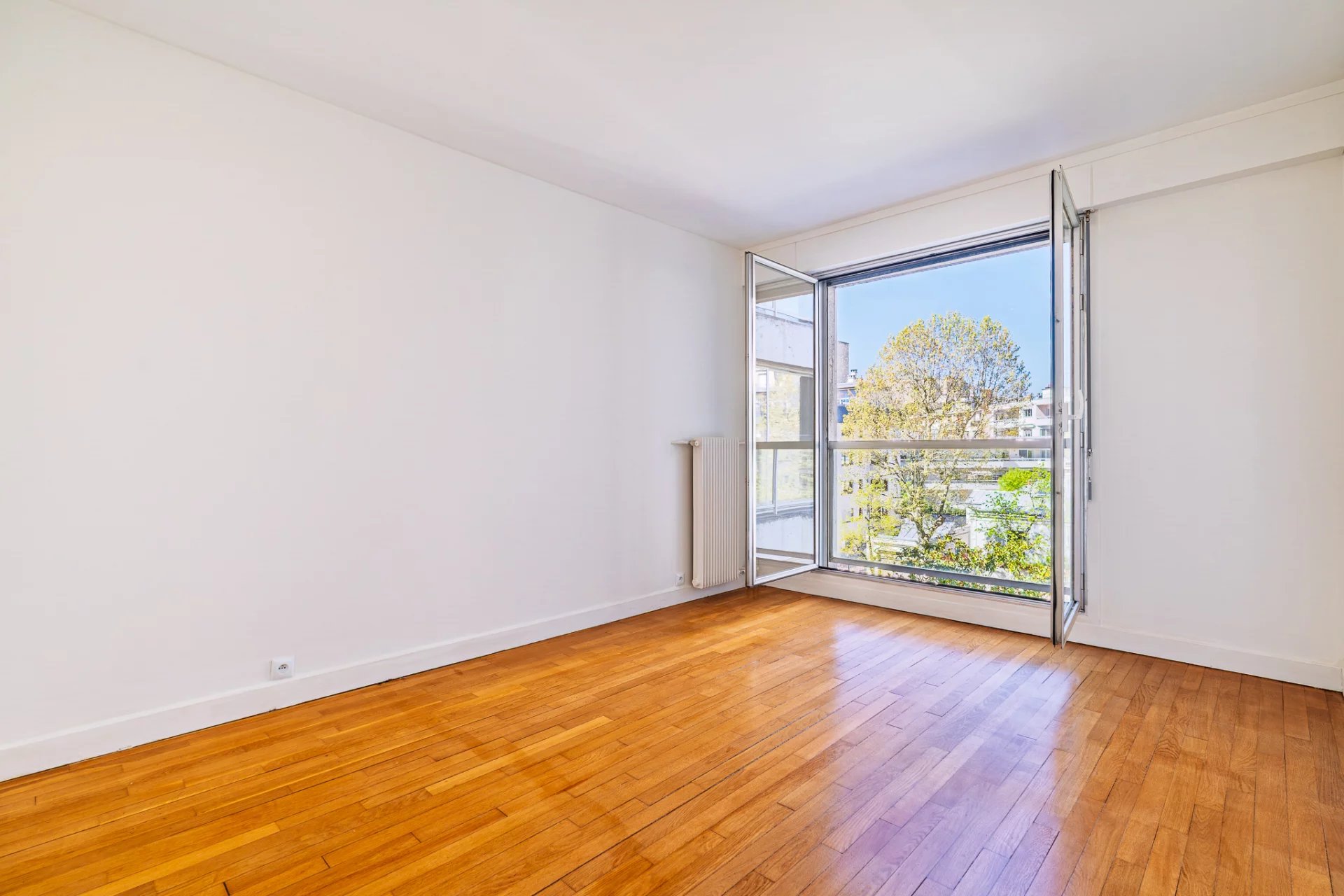 Sole listing - Neuilly-Parmentier - 1-bed apartment - Wide balcony - Peaceful leafy surroundings - Unobstructed views - Pasteur school sector - picture 3