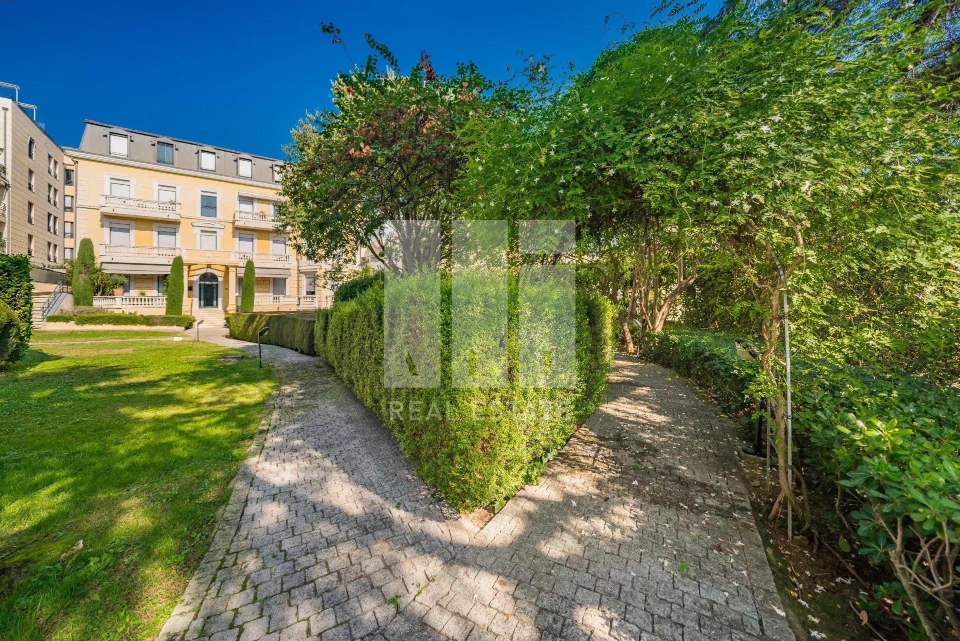 Agence immobilière de AEI REAL ESTATE