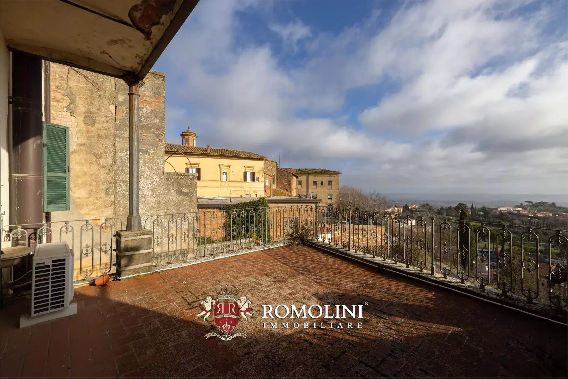 8 Bedroom Villa/Townhouse's Image 21