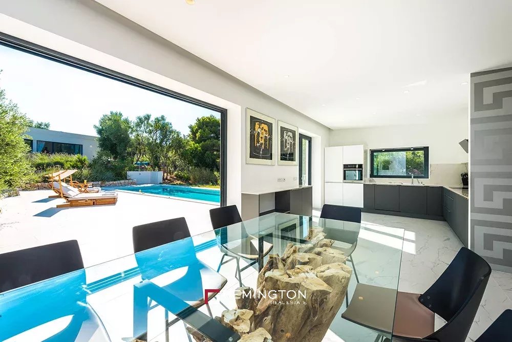 5 Bedroom Villa/Townhouse's Image 26
