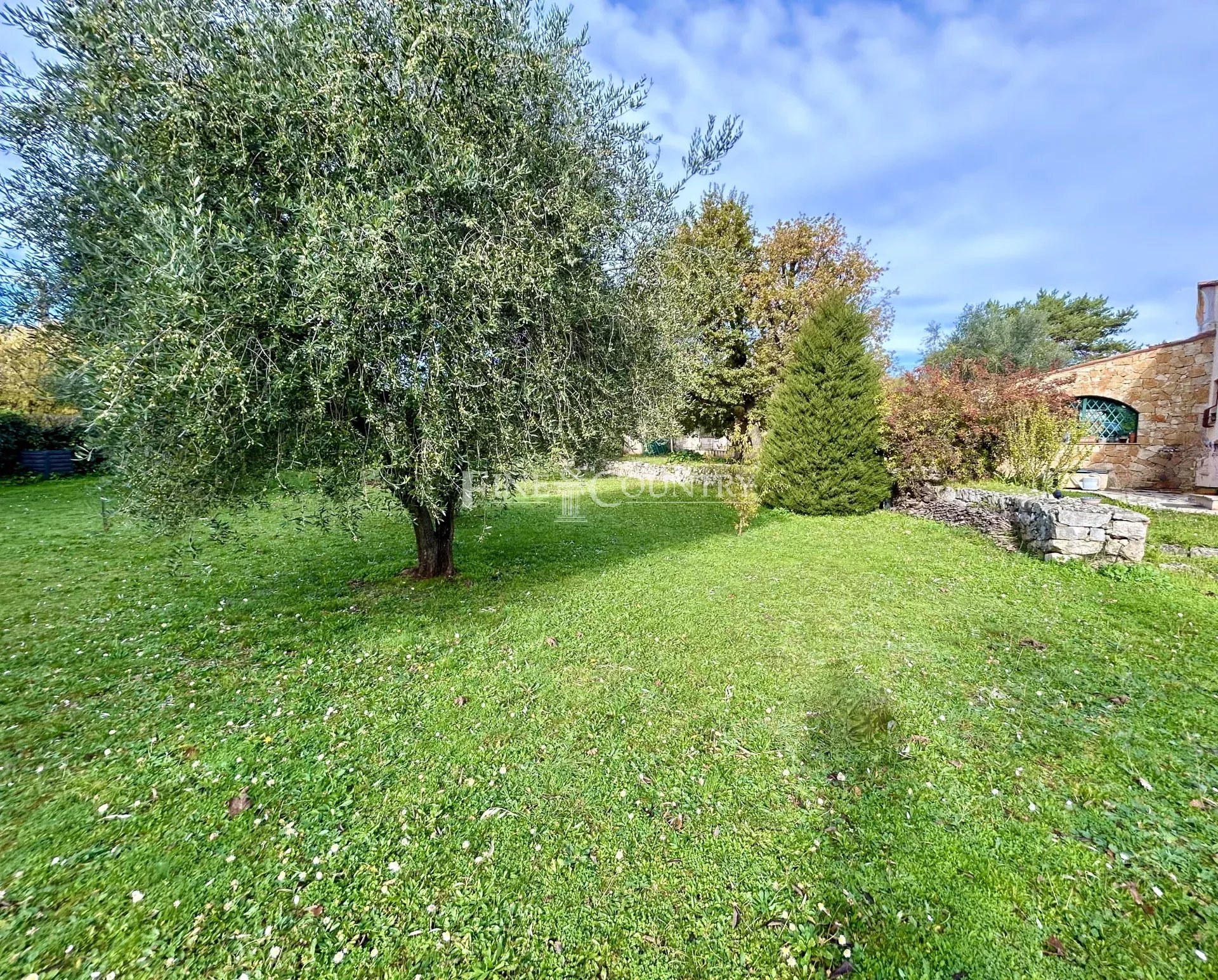 Photo of Single-story house in Saint- Cézaire