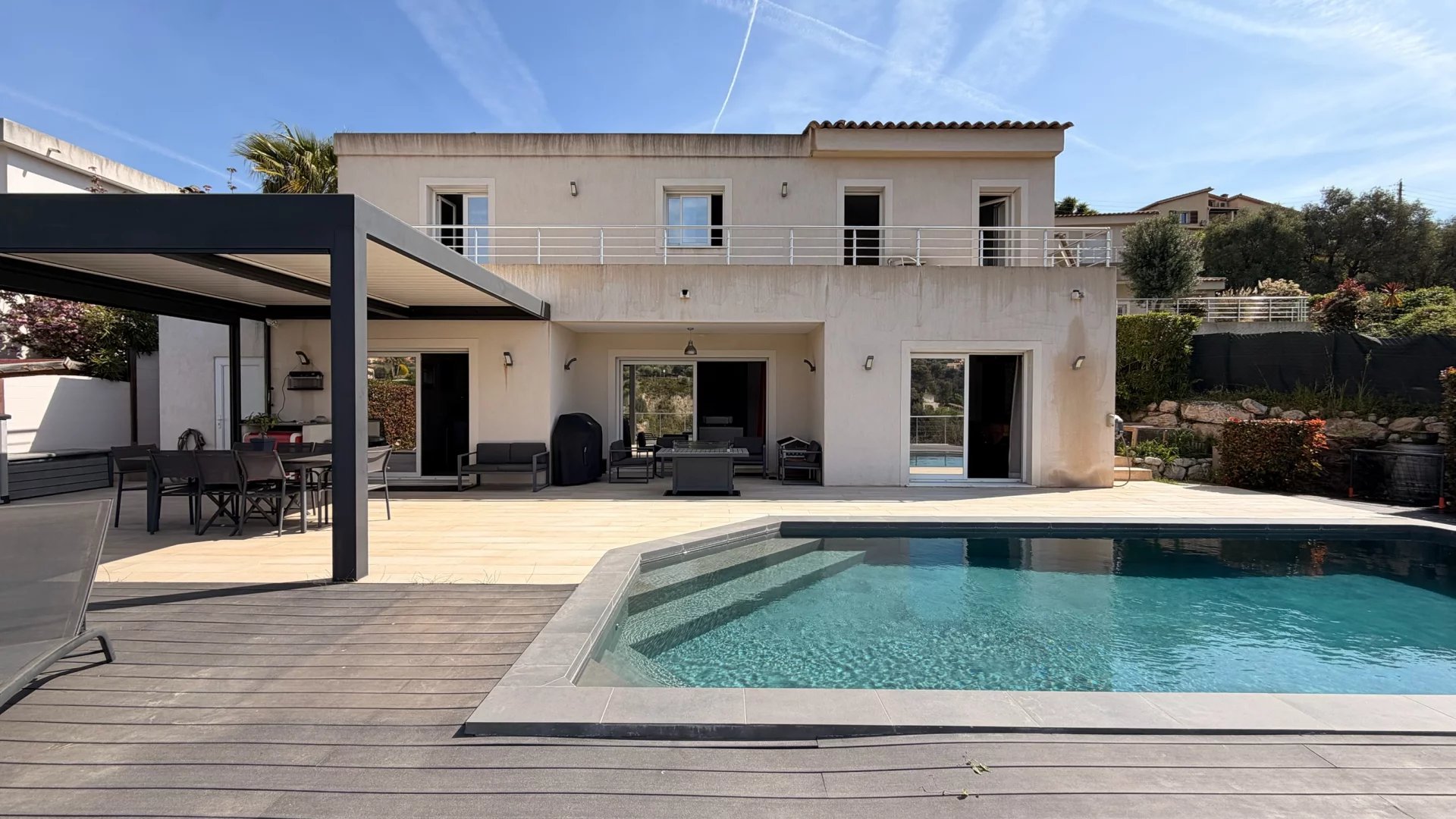 VILLA – SWIMMING POOL – GREENERY & SEA VIEW – NICE PESSICART – GARAGE – 2 PARKING SPACES