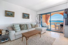 EXCEPTIONAL – WATERFRONT APARTMENT — photo 4 of 7