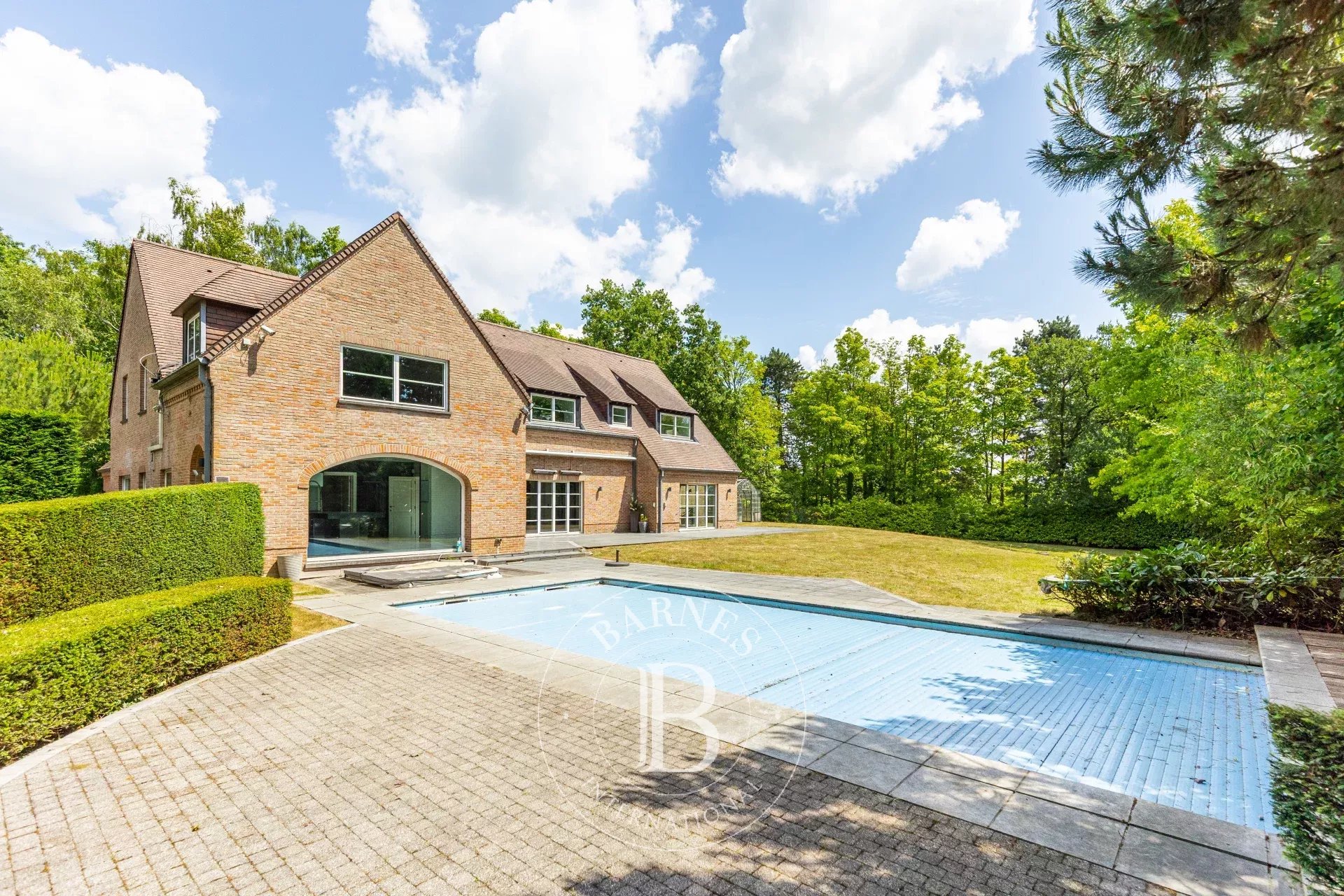 Villa op een perceel van 32a, aan de rand van het Zoniënwoud