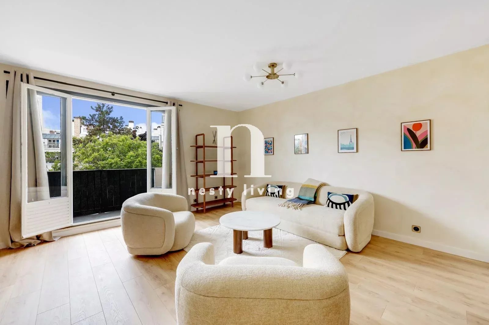 NEUILLY-SUR-SEINE – APPARTEMENT D'EXCEPTION ENTIÈREMENT RÉNOVÉ – BALCON SUR JARDINS – PARKING