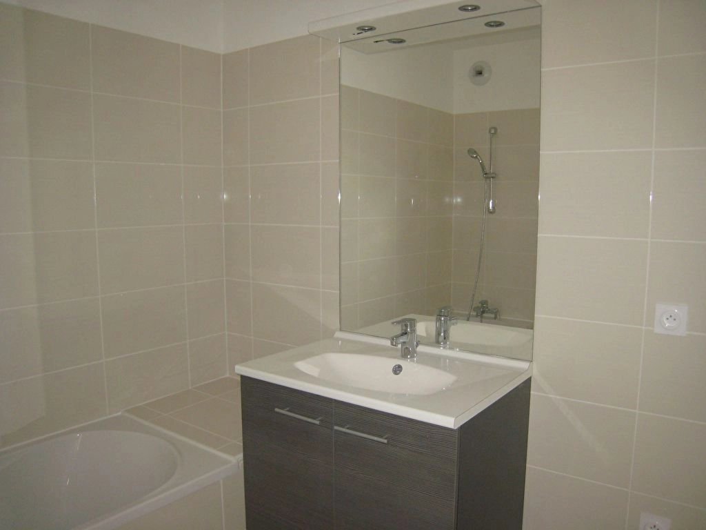 482422 Location Villeurbanne