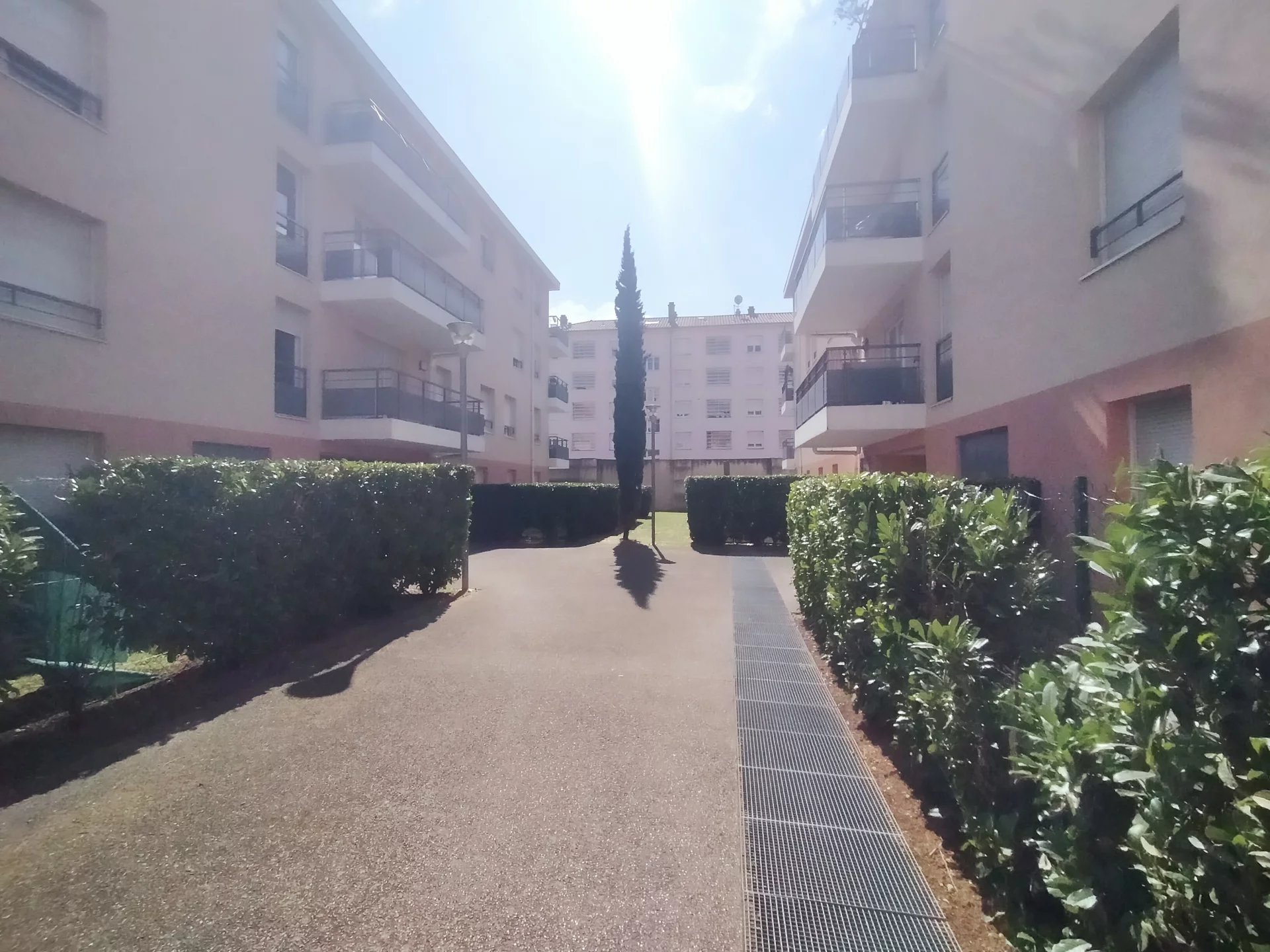 481794 Location Vénissieux