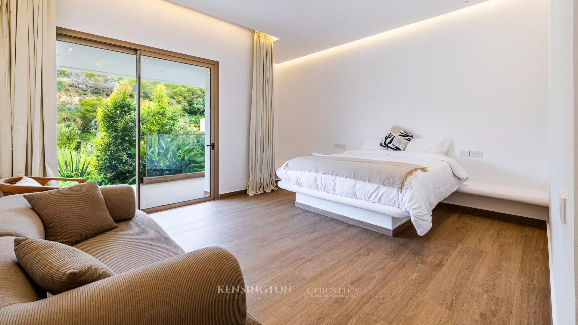 9 Bedroom Villa/Townhouse's Image 36