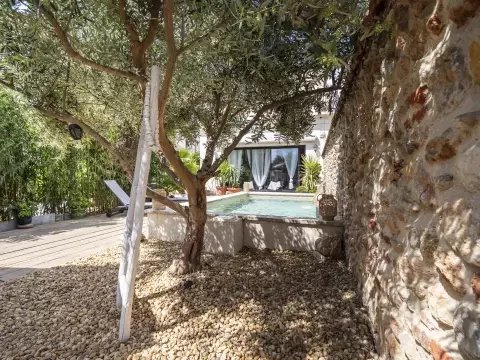 HERENHUIS MET ZWEMBAD EN BIJGEBOUW, THUIR