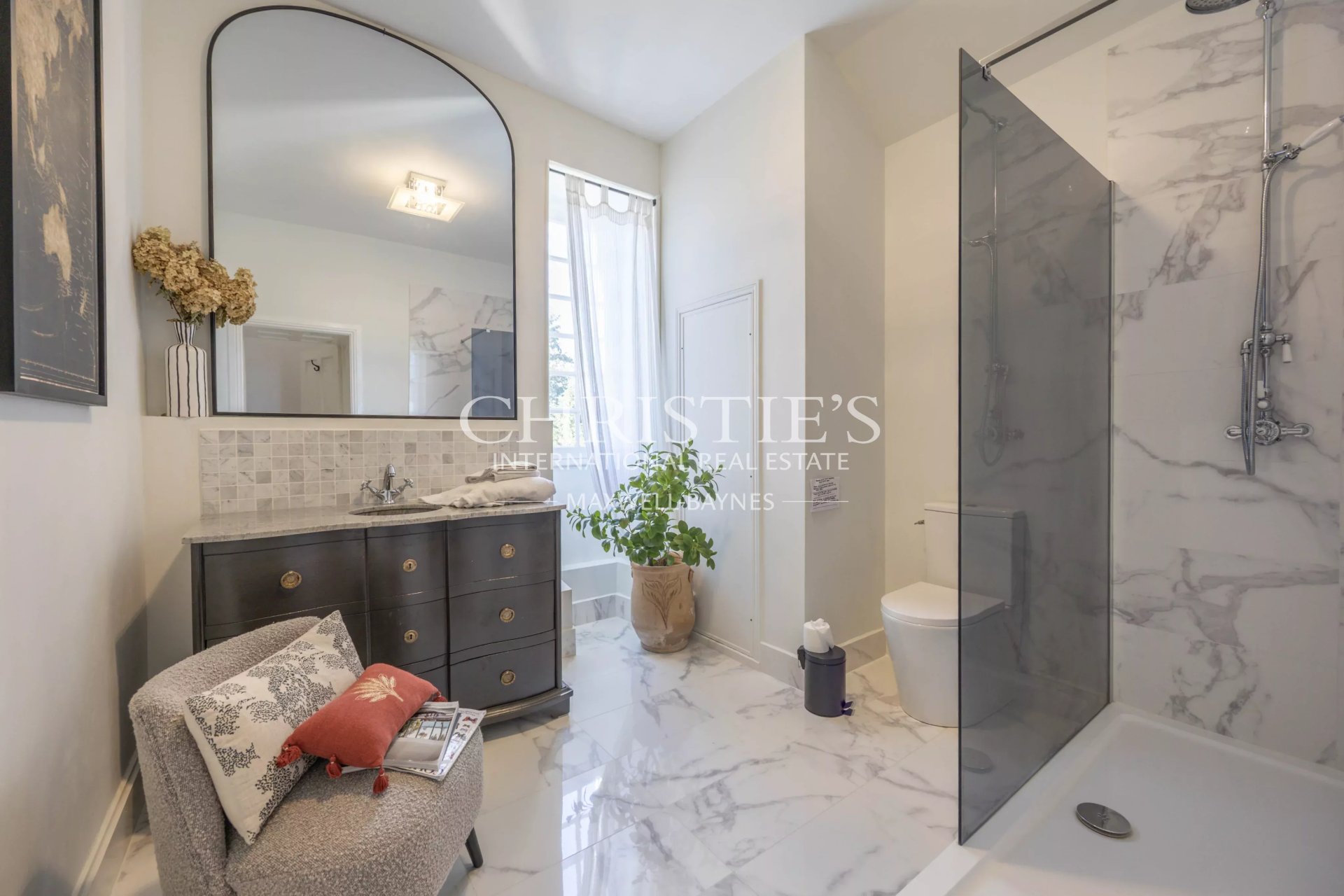 10 Bedroom Chateau's Image 15