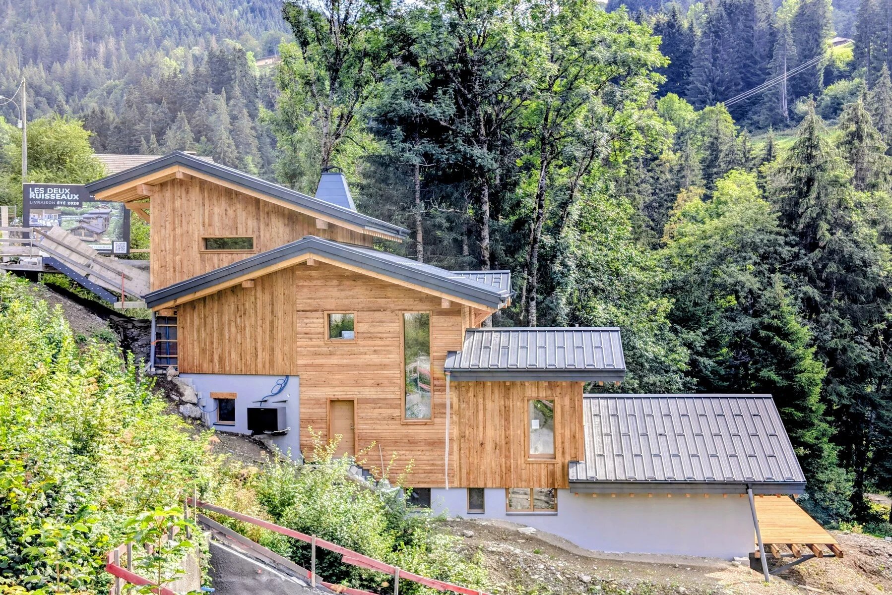 Photo of MORZINE – New-build 4-bedroom demi-chalet