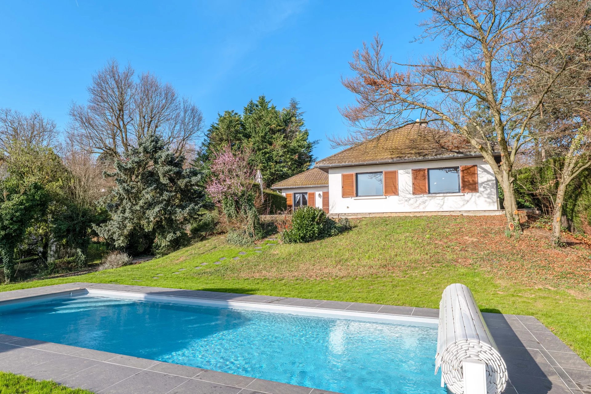 Villa de plain-pied avec piscine – 4 chambres – Dardilly