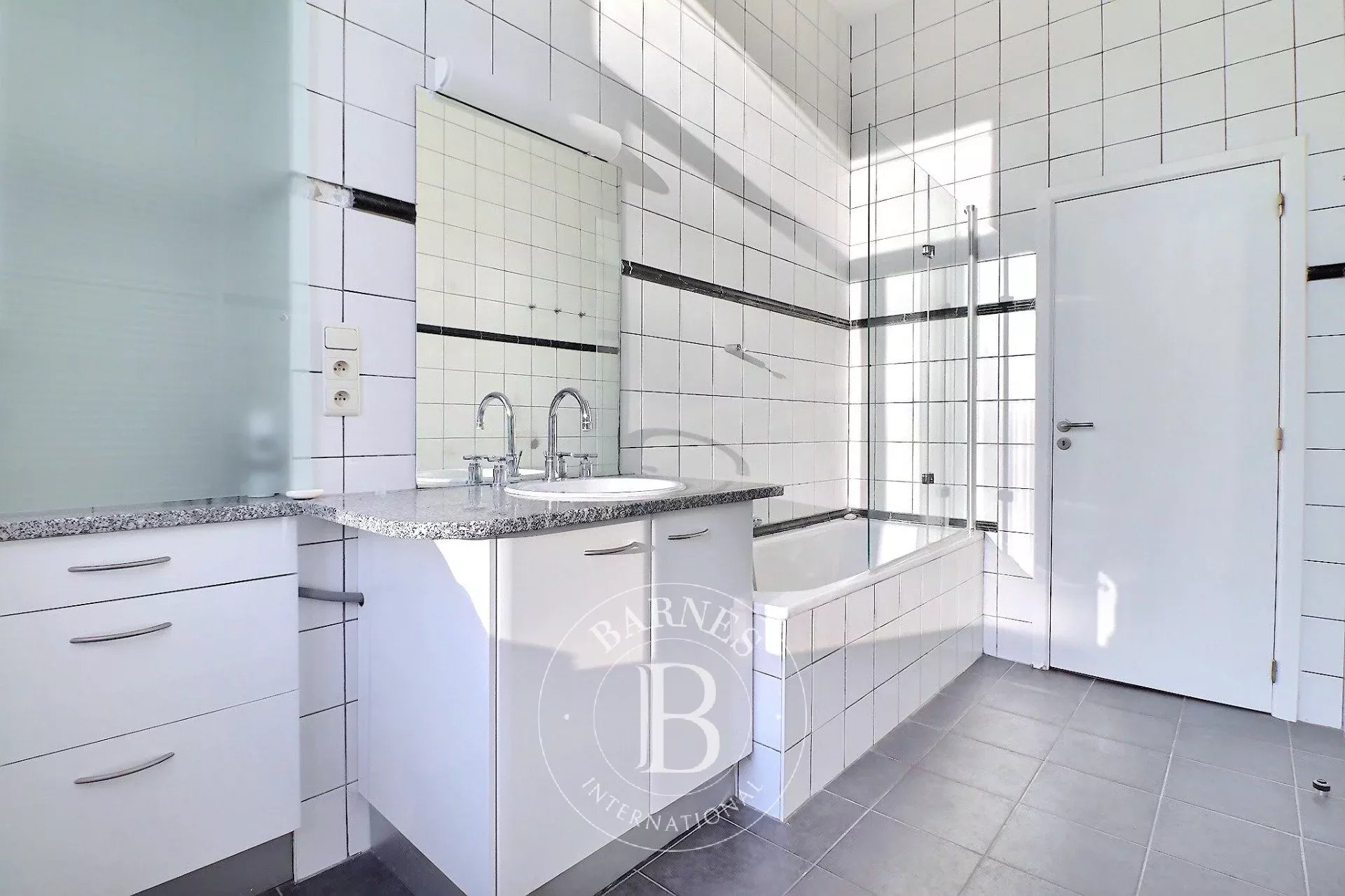 Daire Saint-Gilles - picture 9