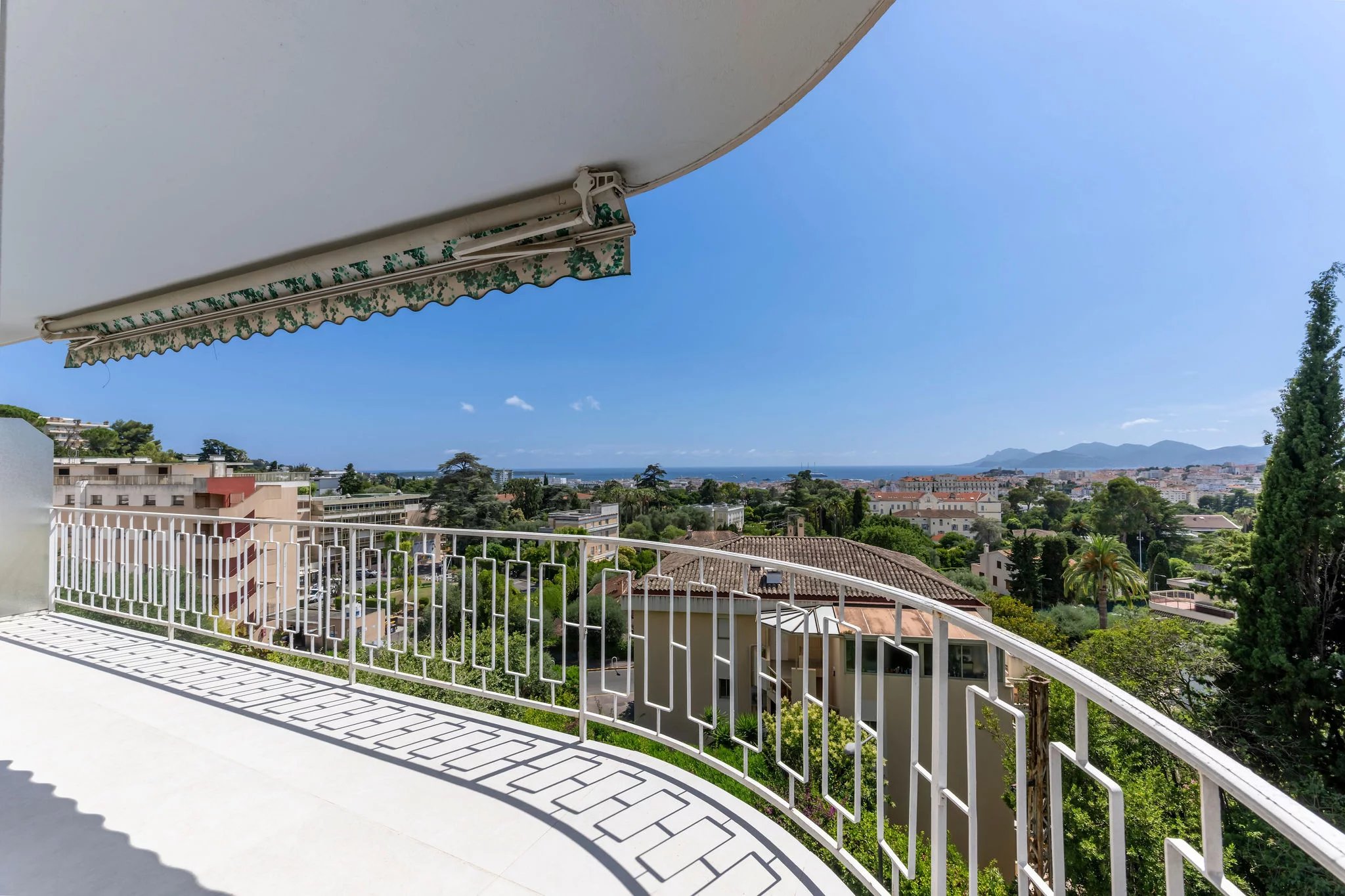 Image of Apartment - 2 Bedrooms for Sale in Alpes-Maritimes-Cannes-France, Image 1