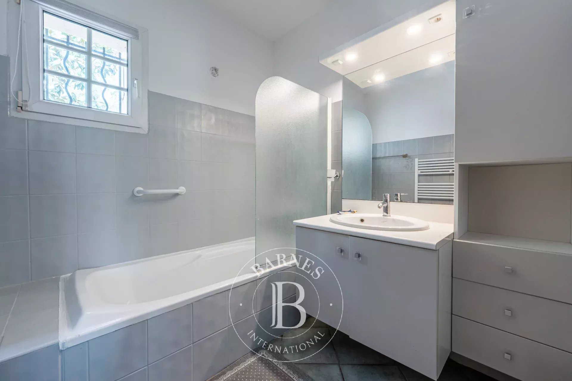 AIX EN PROVENCE NORTH - 15 MINUTES AIX-EN-PROVENCE - HOUSE 200sqm (350sqm in total) - LAND 4000m² - 3 BEDROOMS - ANNEXE - BASEMENT - GARDEN - SWIMMING POOL - SECLUDED - picture 20