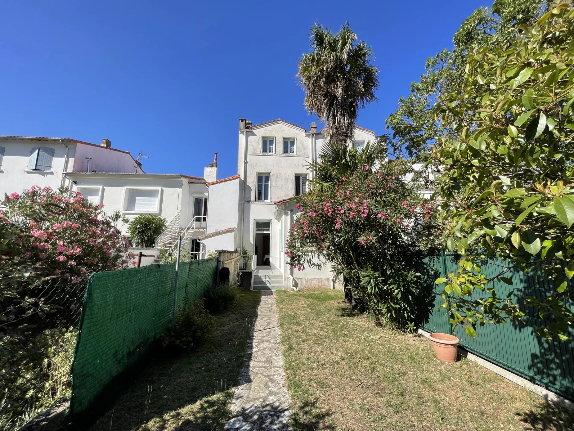 MAISON DE VILLE