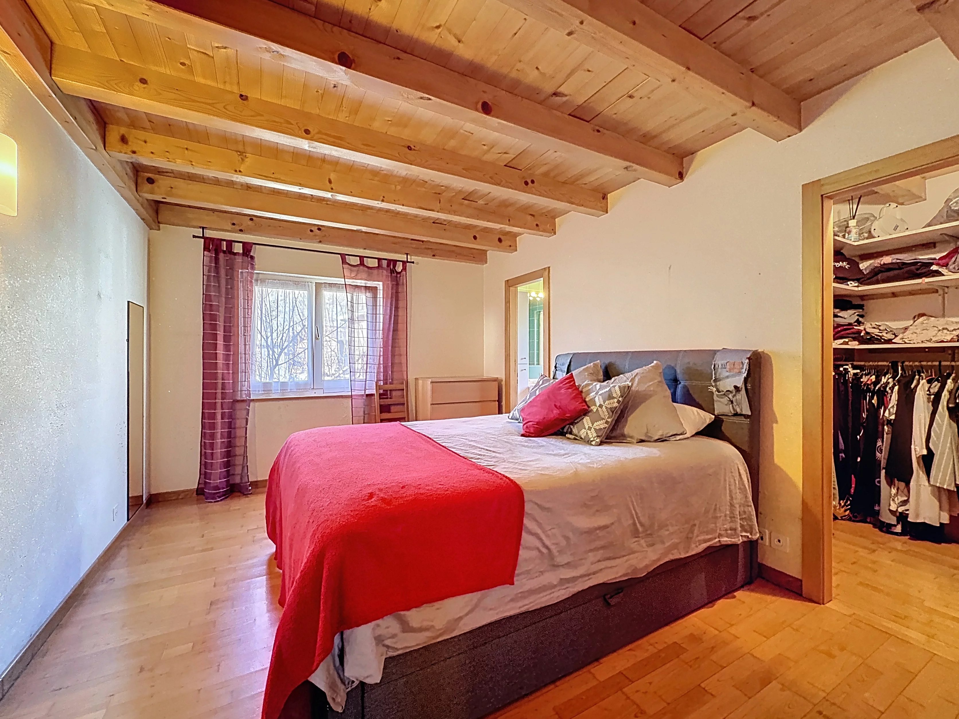 Spacieuse villa au calme, terrasse et jacuzzi