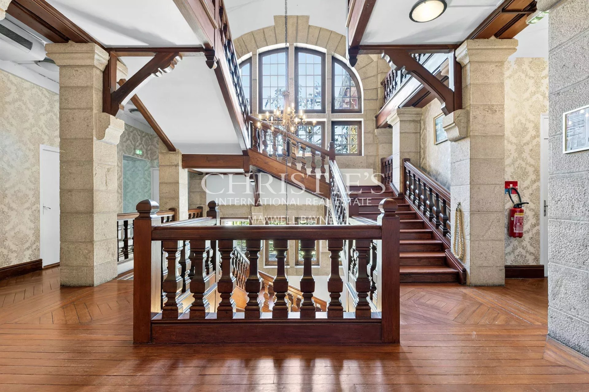 38 Bedroom Chateau's Image 52