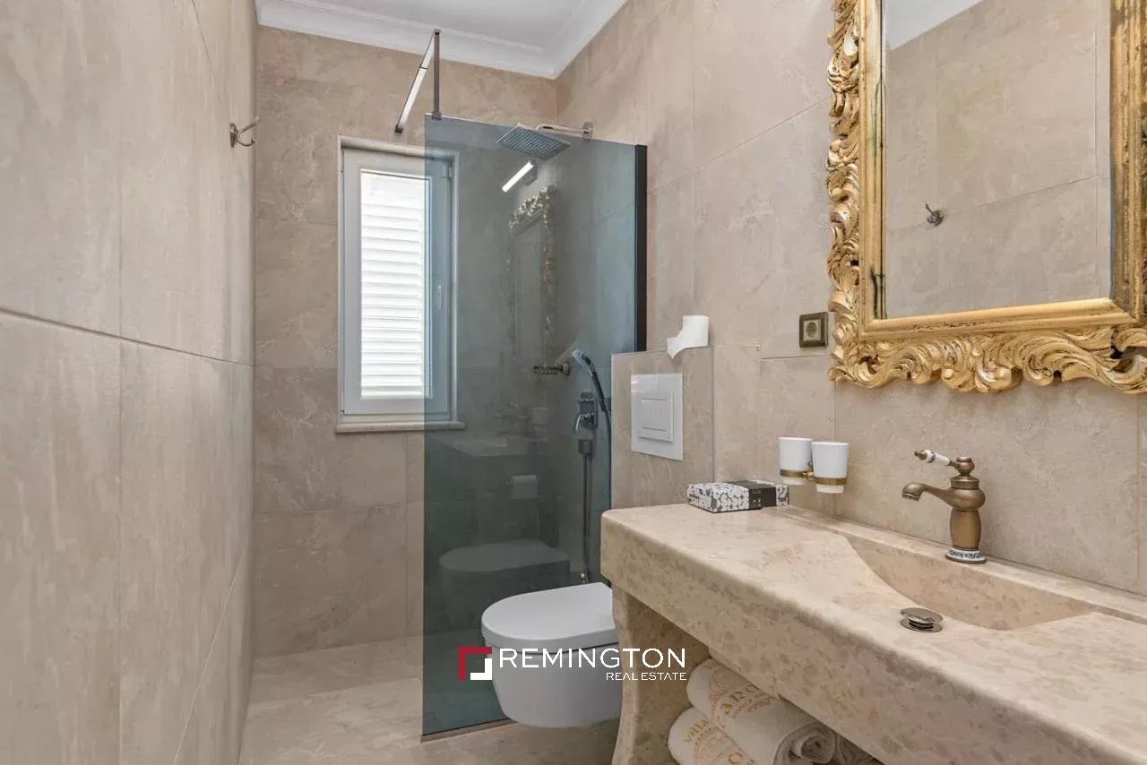 5 Bedroom Villa/Townhouse's Image 22