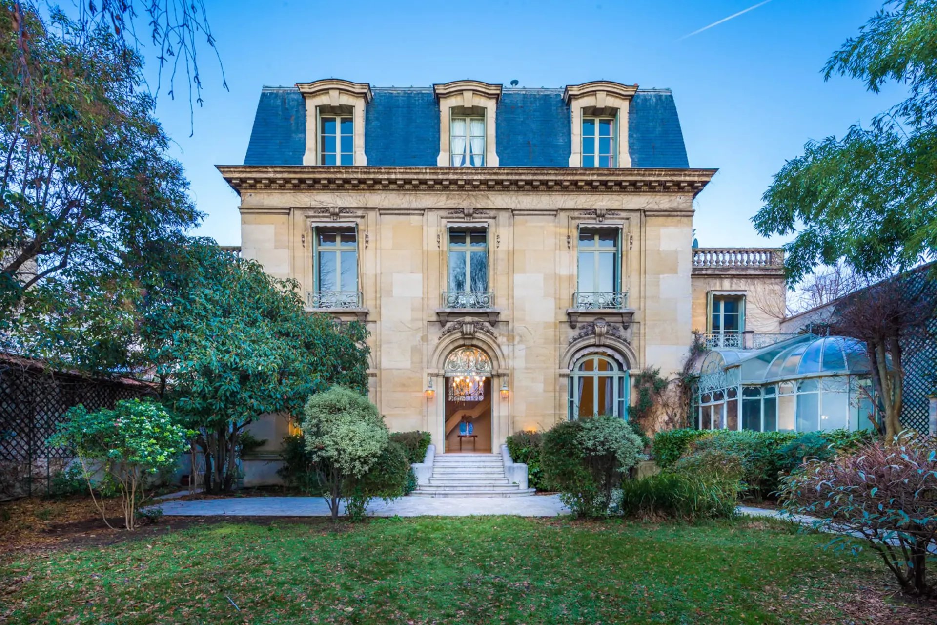 Paris - Hotel privé - Location  saisonnière - 15 Personnes - 5 Chambres - 5 Salles de bain - 625 m2