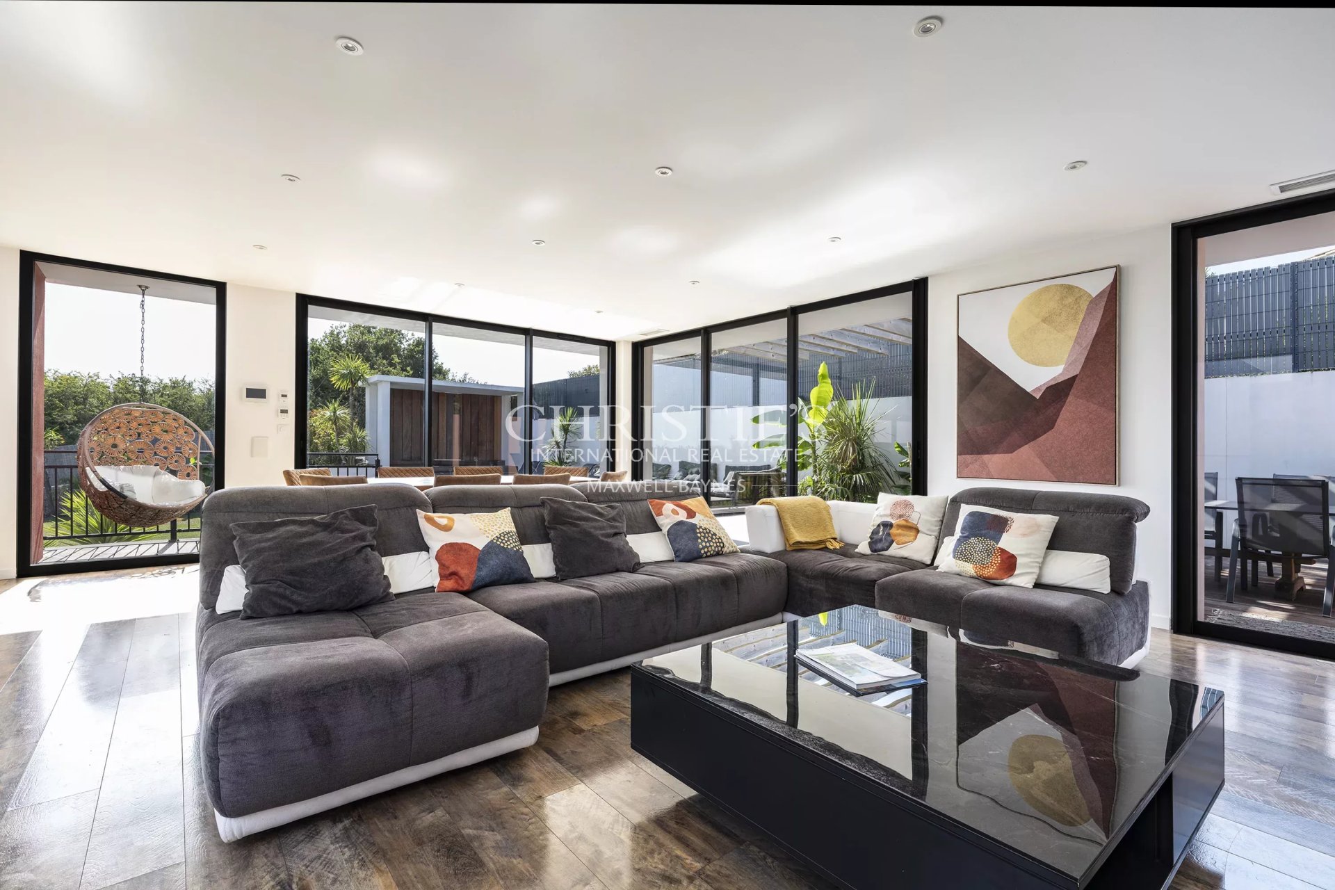 5 Bedroom Villa/Townhouse's Image 3