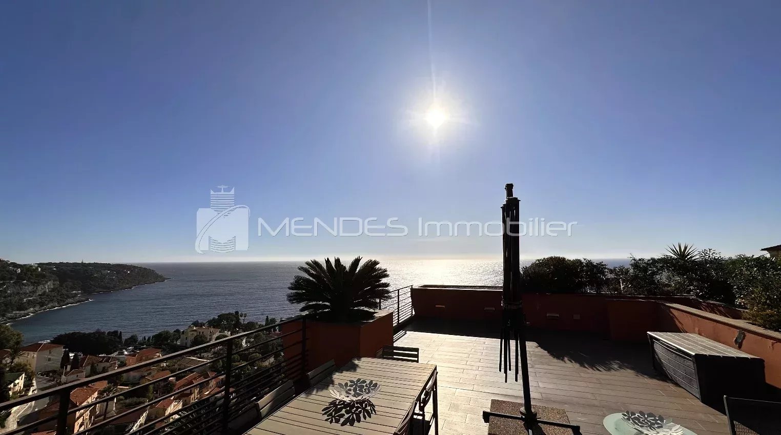 3 RUM MED PANORAMAUTSIKT TAKTERRASS HAV ROQUEBRUNE CAP MARTIN