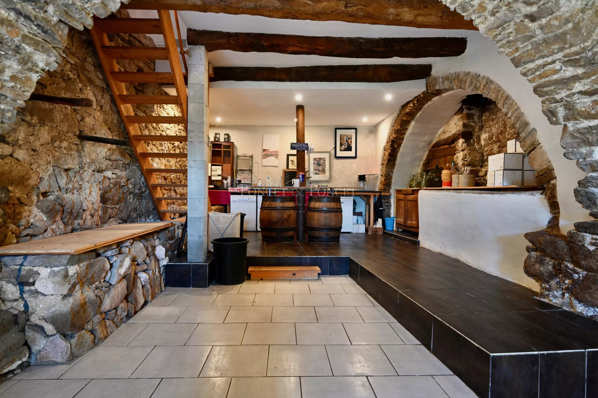 10 Bedroom Villa/Townhouse's Image 8