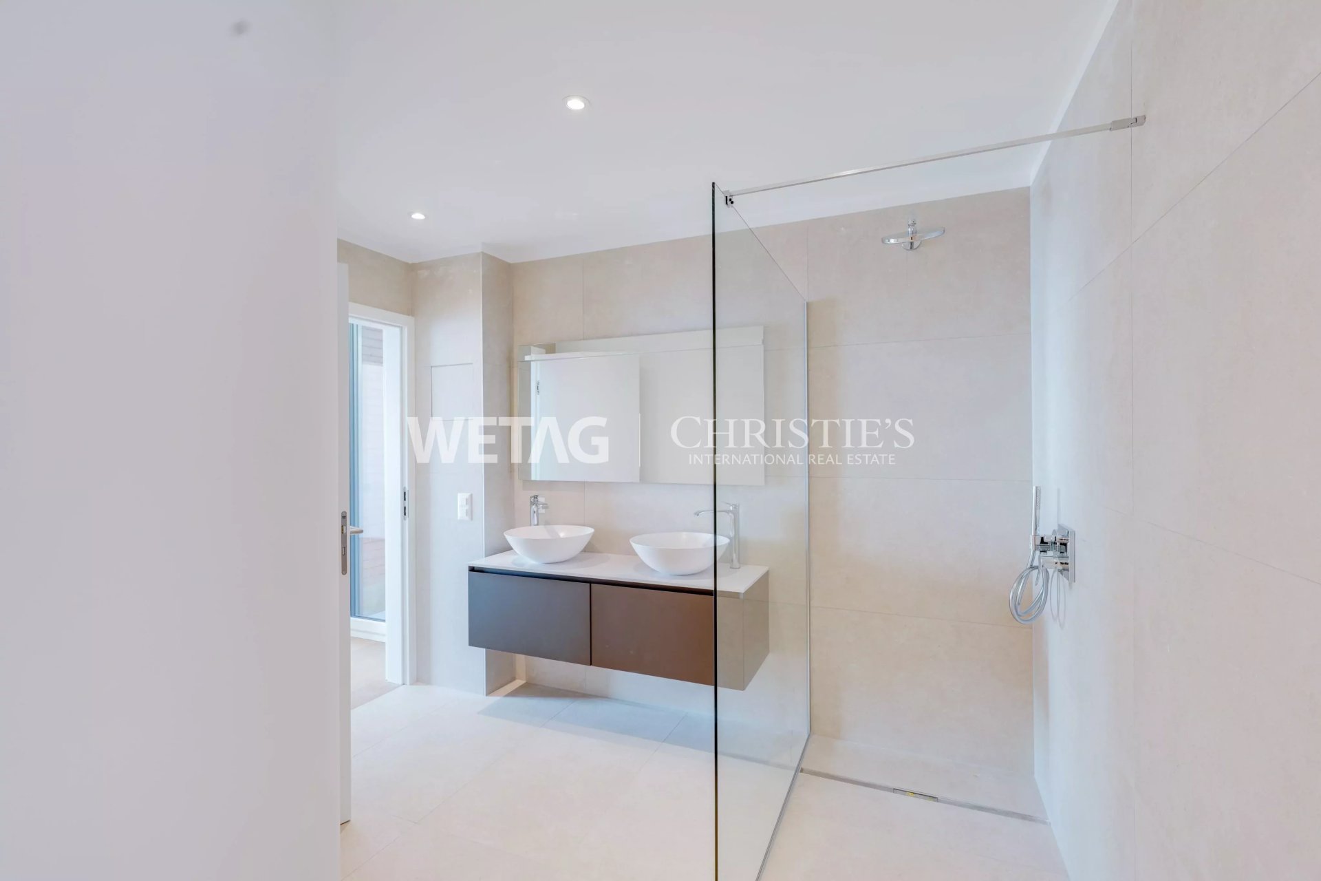 4 Bedroom Villa/Townhouse's Image 5
