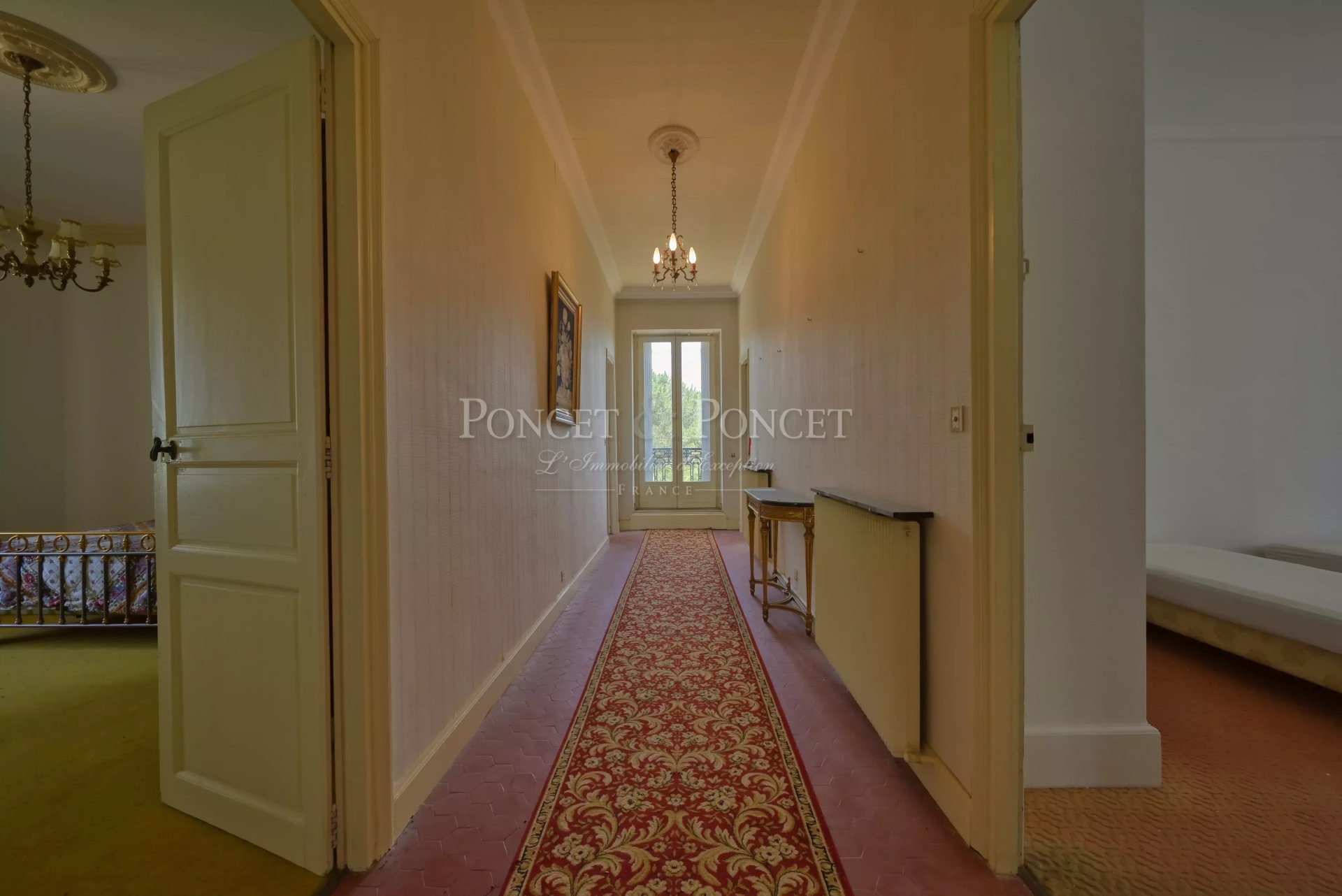 17 Bedroom Vineyard's Image 10