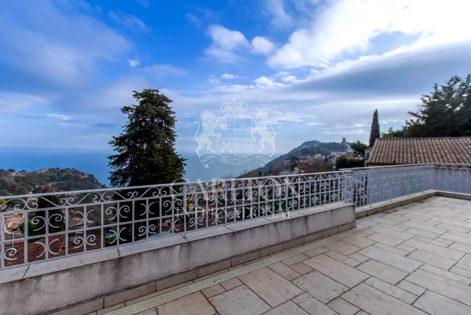 Spacieuse maison néo-provençale à 10 minutes en voiture de Monaco