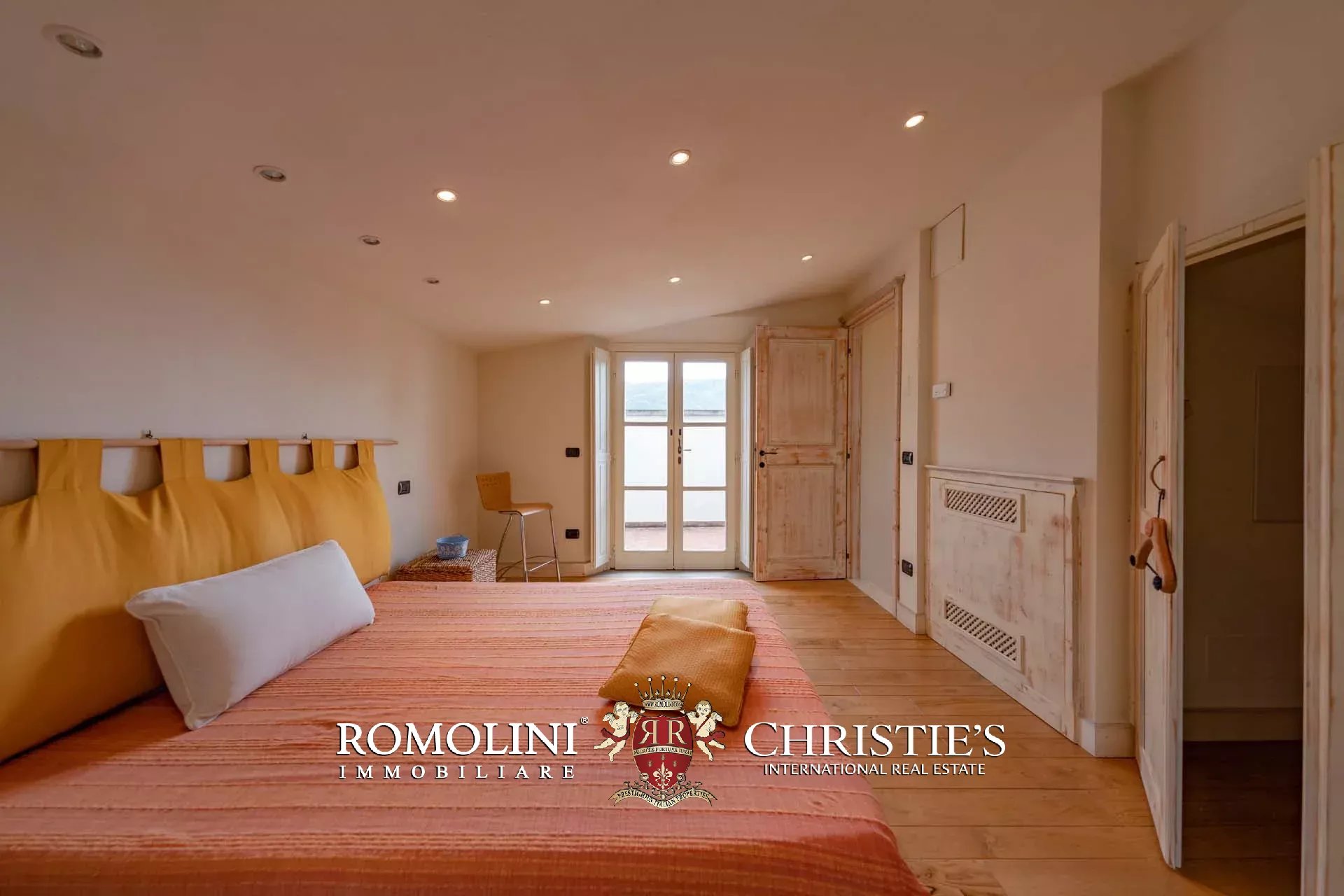 10 Bedroom Villa/Townhouse's Image 106