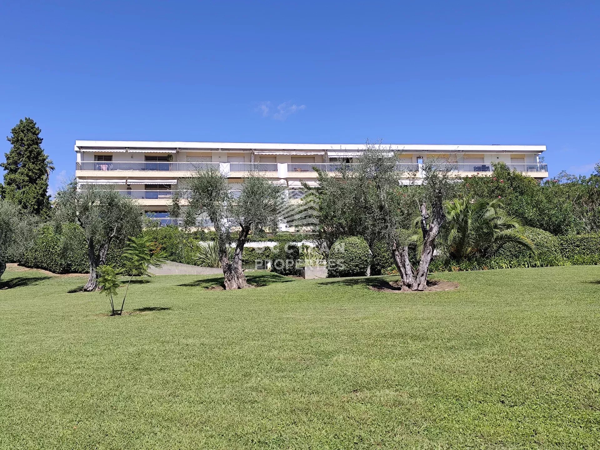 Vue dégagée sur parc - Calme  absolu - Terrasse Sud - Piscine