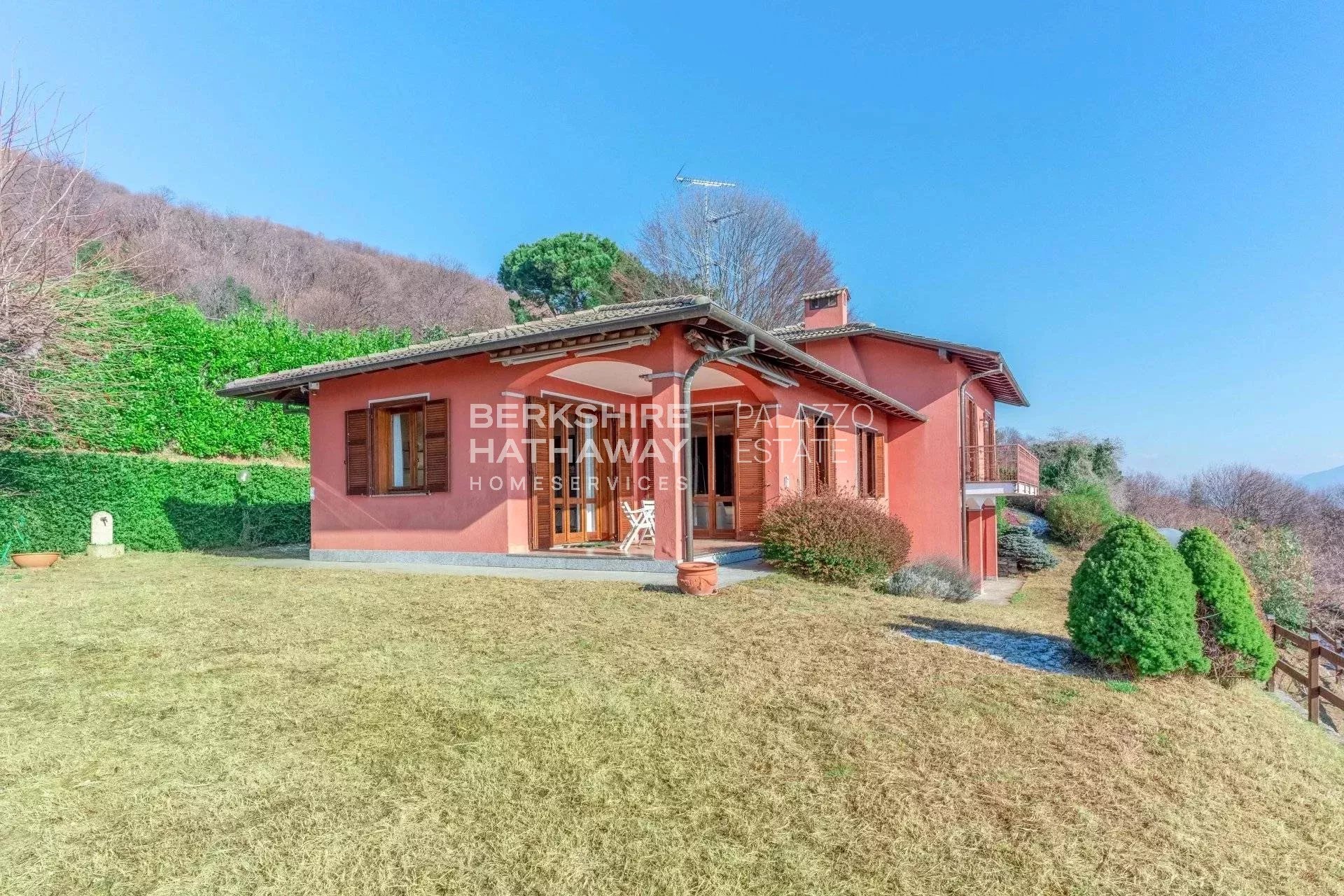Villa in Lesa - Image 4