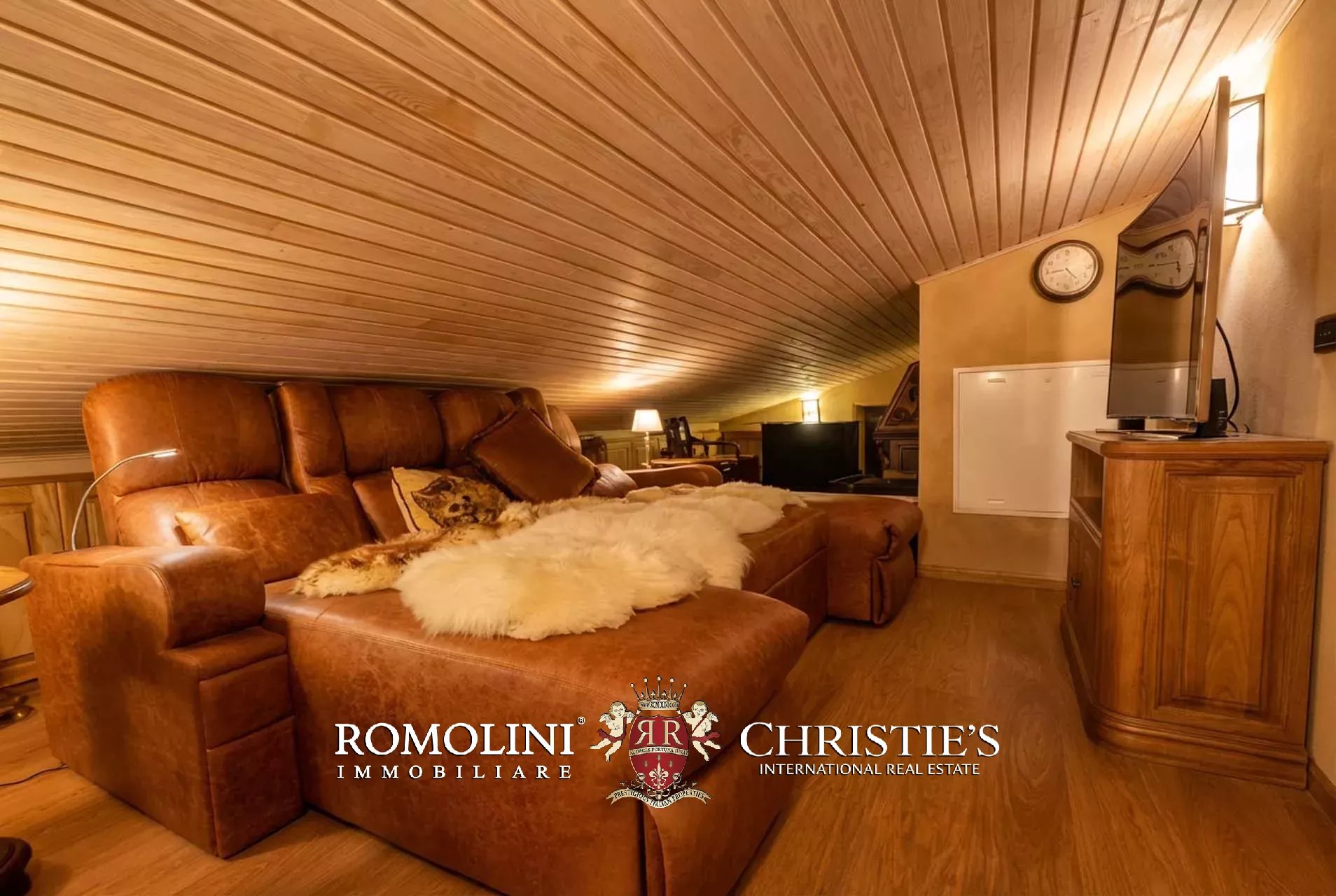 5 Bedroom Villa/Townhouse's Image 42