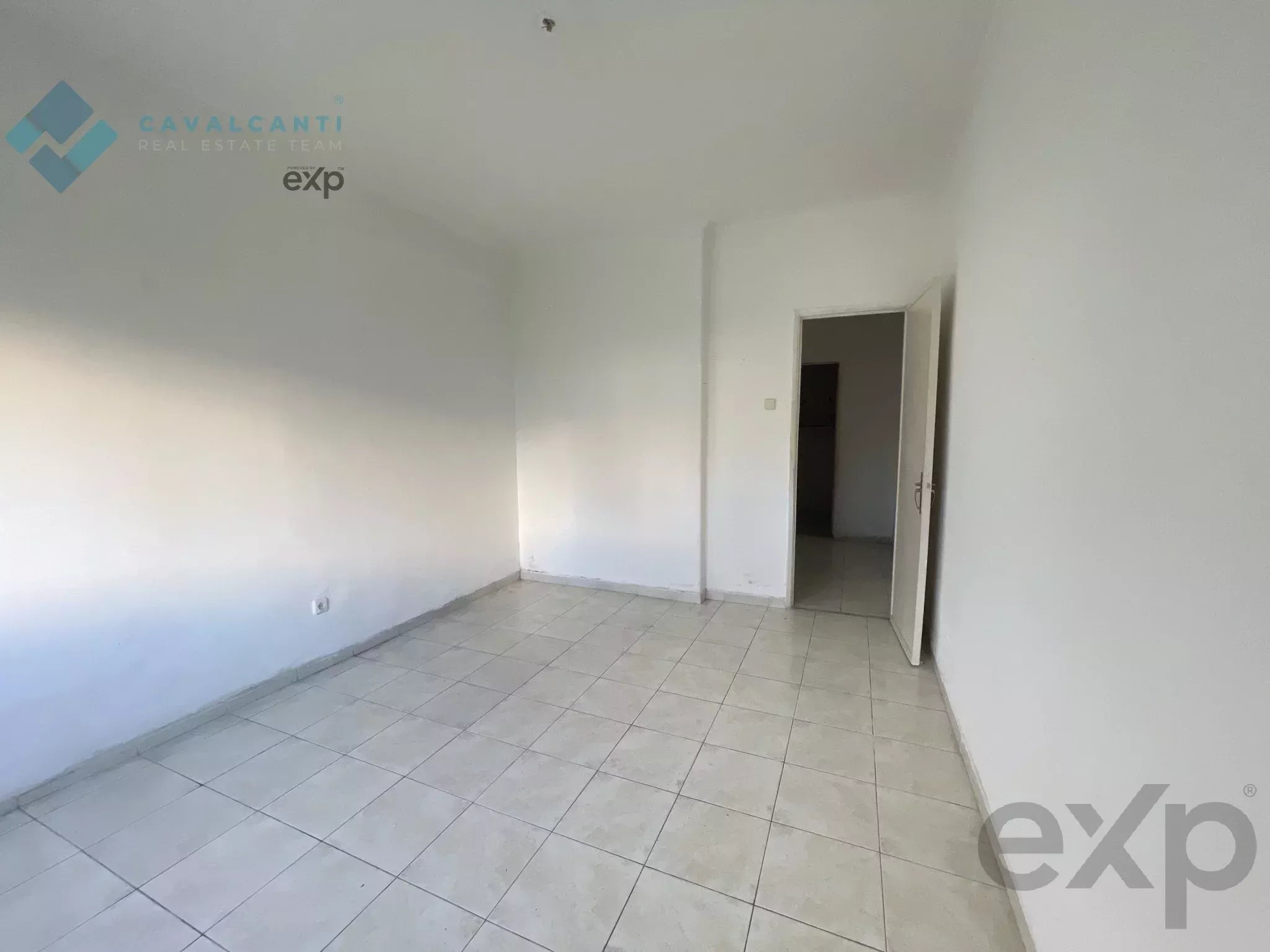 T2 to remodel - Carnaxide | Ideal for own home or investment 2790-005 image 14