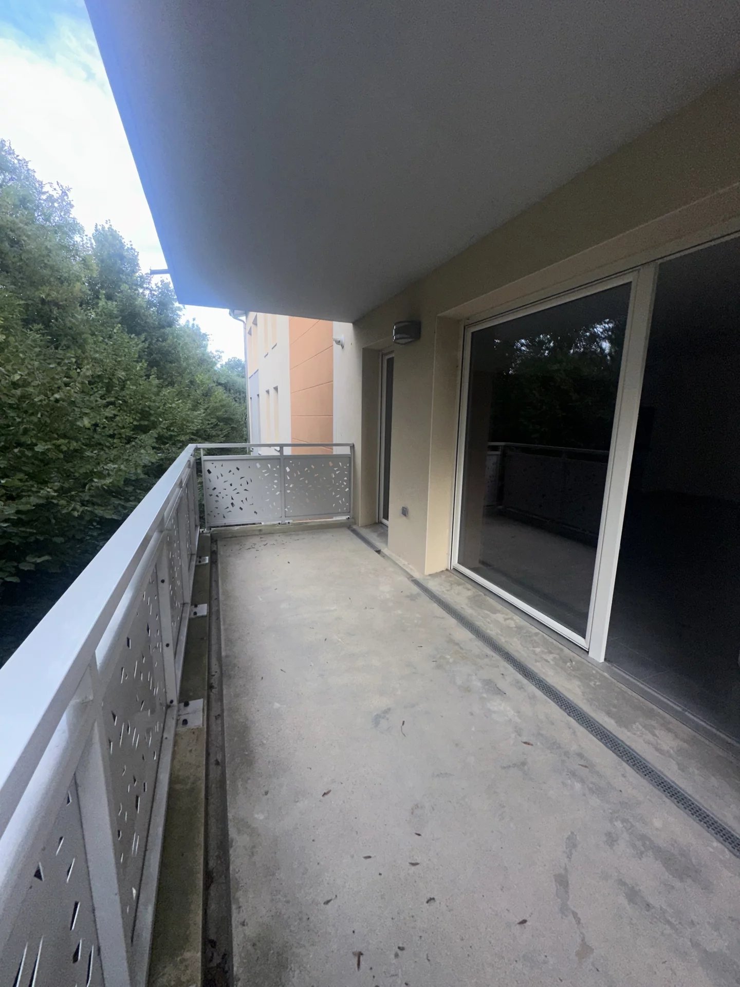 86198182 Location Frans