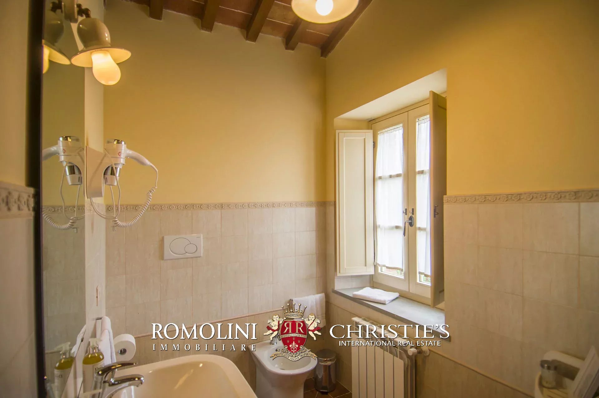 9 Bedroom Villa/Townhouse's Image 30