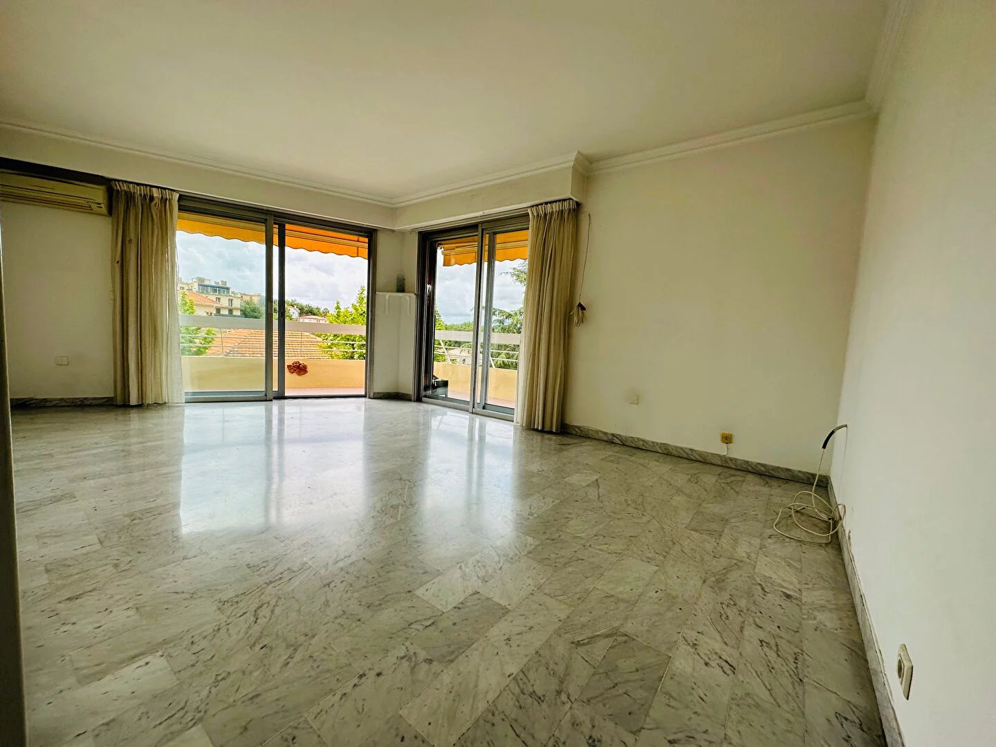 Appartement Vence 3 pièce(s) 66m2 avec terrasse cave et Garage fermé