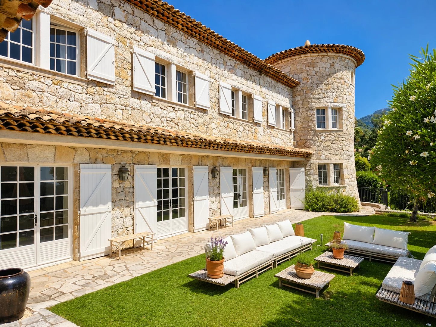 Image of Villa - 6 Bedrooms for Sale in Alpes-Maritimes-Vence-France, Image 5