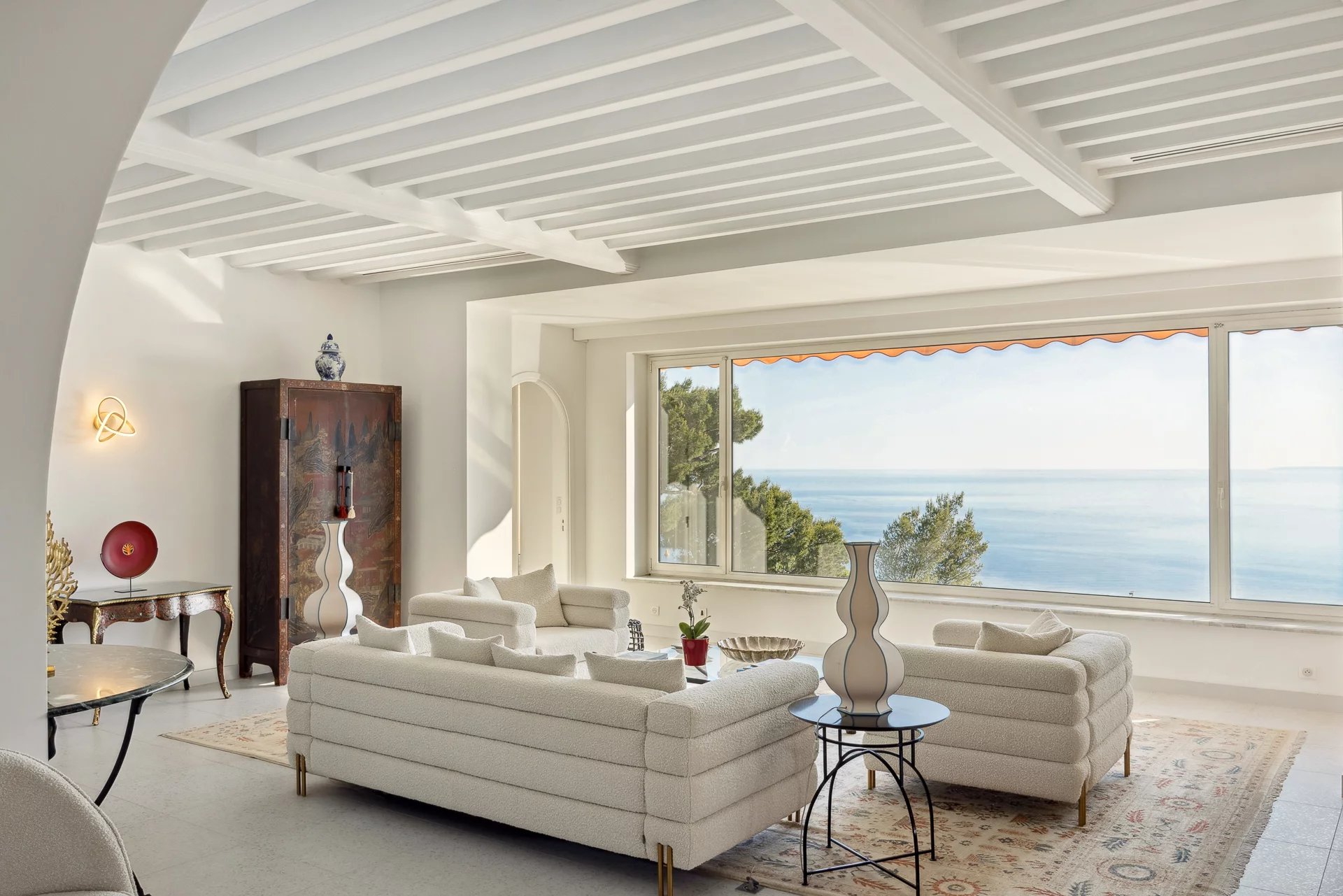 Prestigious Provençal Villa with Breathtaking Panoramic Views