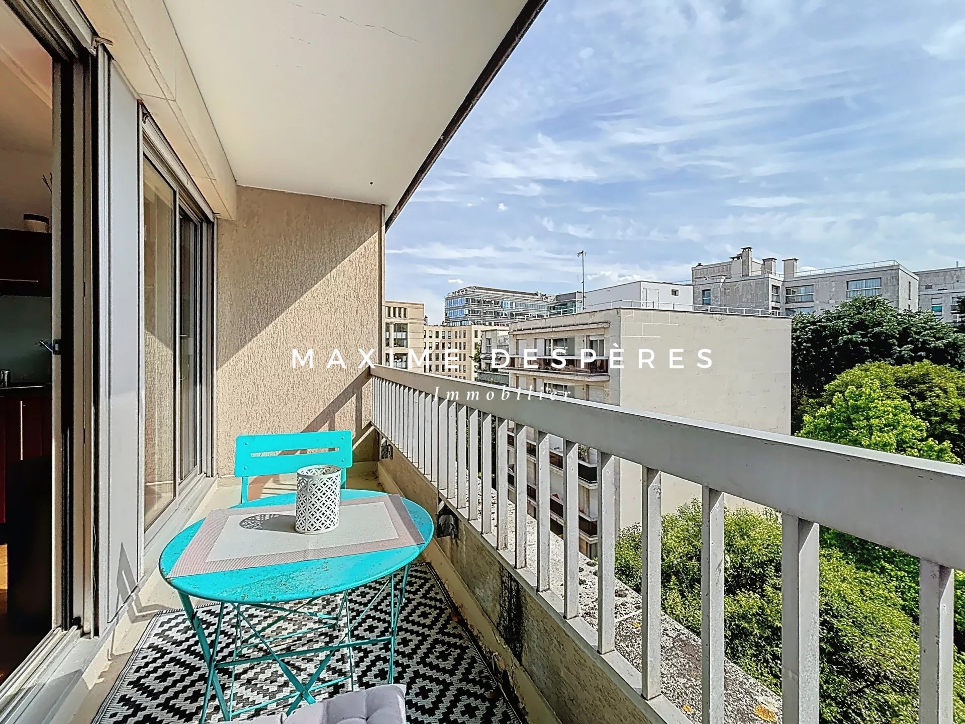 Neuilly - Pont de Neuilly - Grand Studio avec balcon