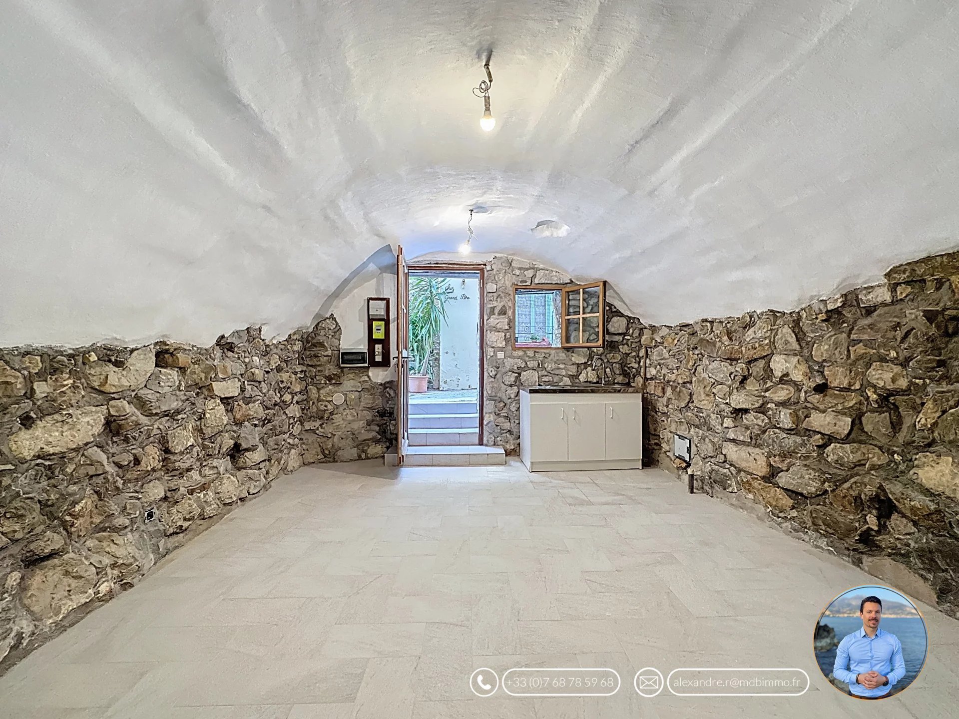 2 PIÈCES 32.39 M² EXCLUSIVITÉ CASTELLAR VILLAGE - 2P DE 27,41M2 CARREZ REFAIT À NEUF - EXPO OUEST